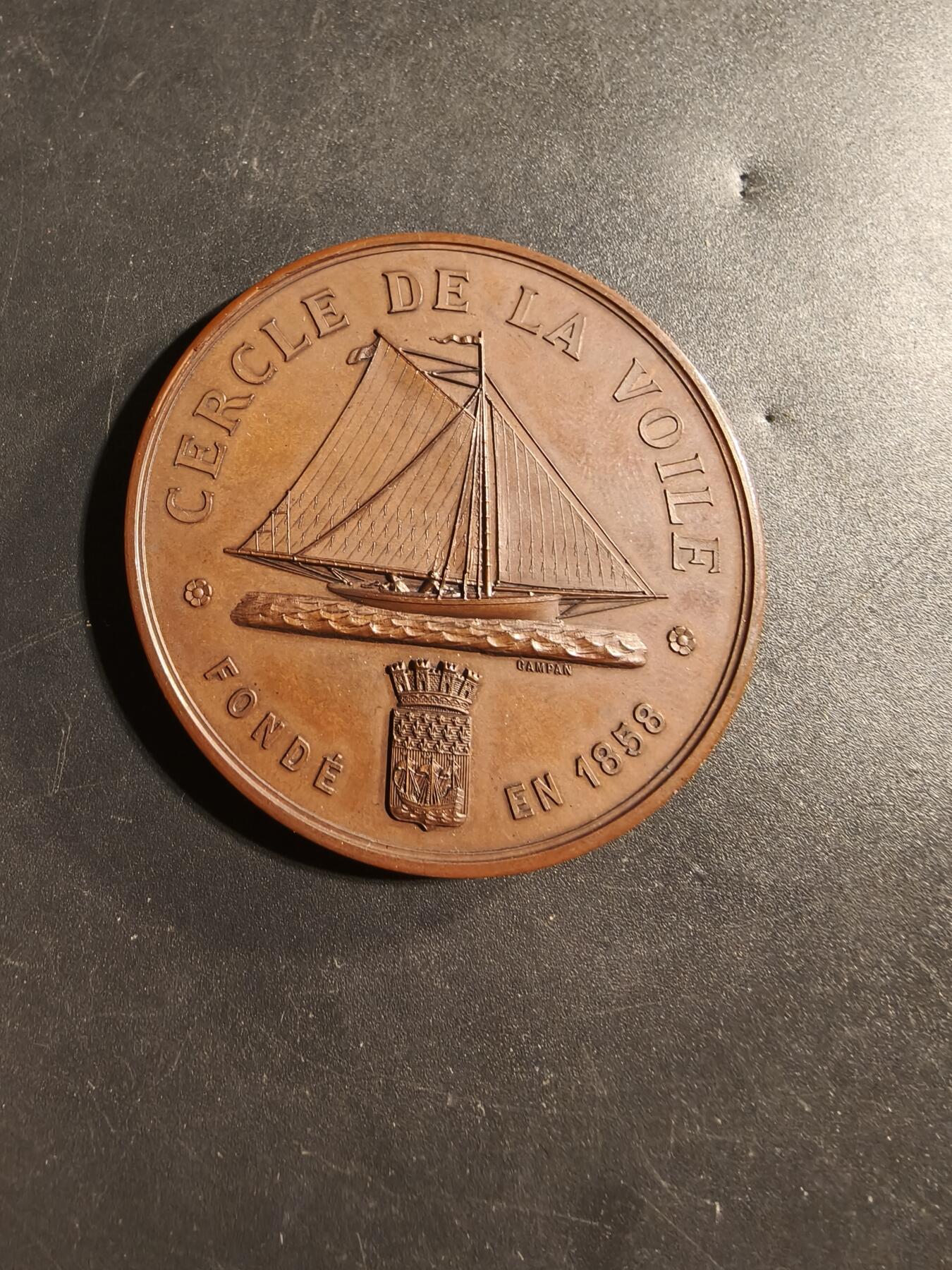 老王徽章第173期 法国1858年巴黎帆船俱乐部大铜章     cuivre铜标    直径50mm     重量57.8g