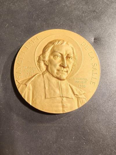 老王徽章第173期 - 法国天主教联谊协会镀金大铜章      直径50mm     重量61.3g