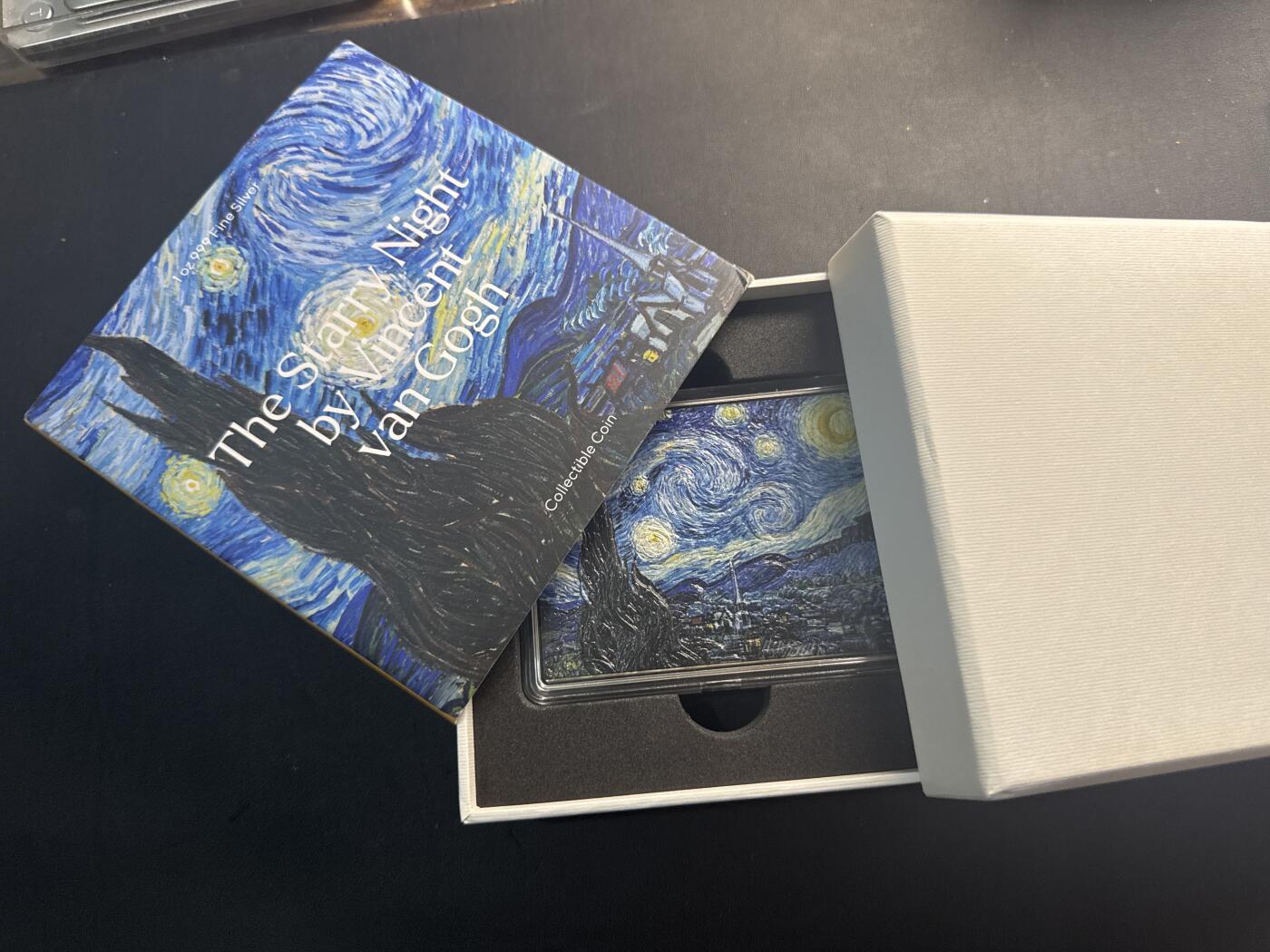 ❤️【币观天下】❤️ 第337期钱币拍卖- 2026.1.2周五晚上6点半场-长期征集拍品 乍得2023星月夜The Starry Night by Vincent van Gogh5,000中非法郎纪念银币1oz银+14oz铜70*90mm发行量999枚