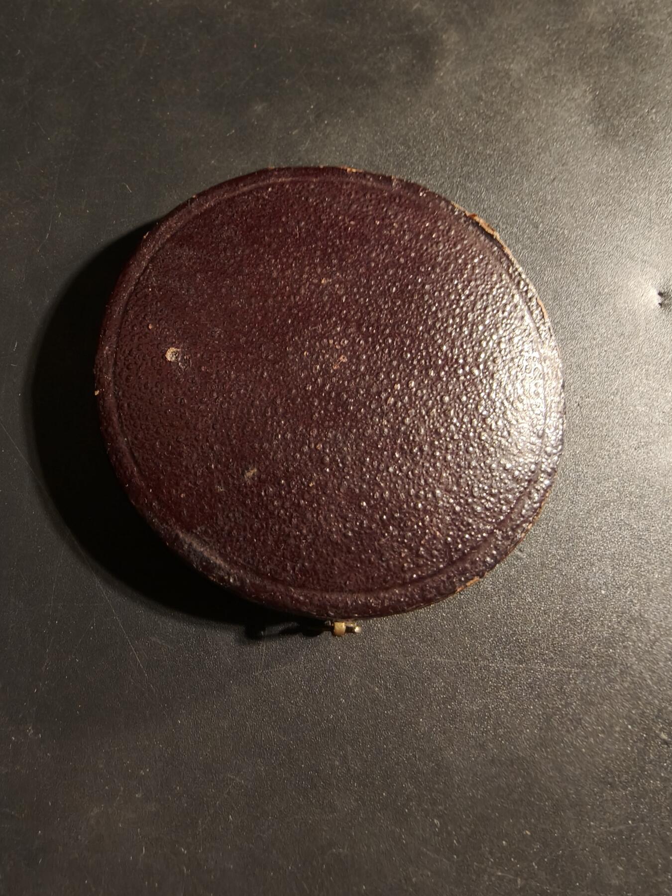 老王徽章第173期 法国戛纳游艇俱乐部大铜章     原盒      直径50mm     重量58.6g