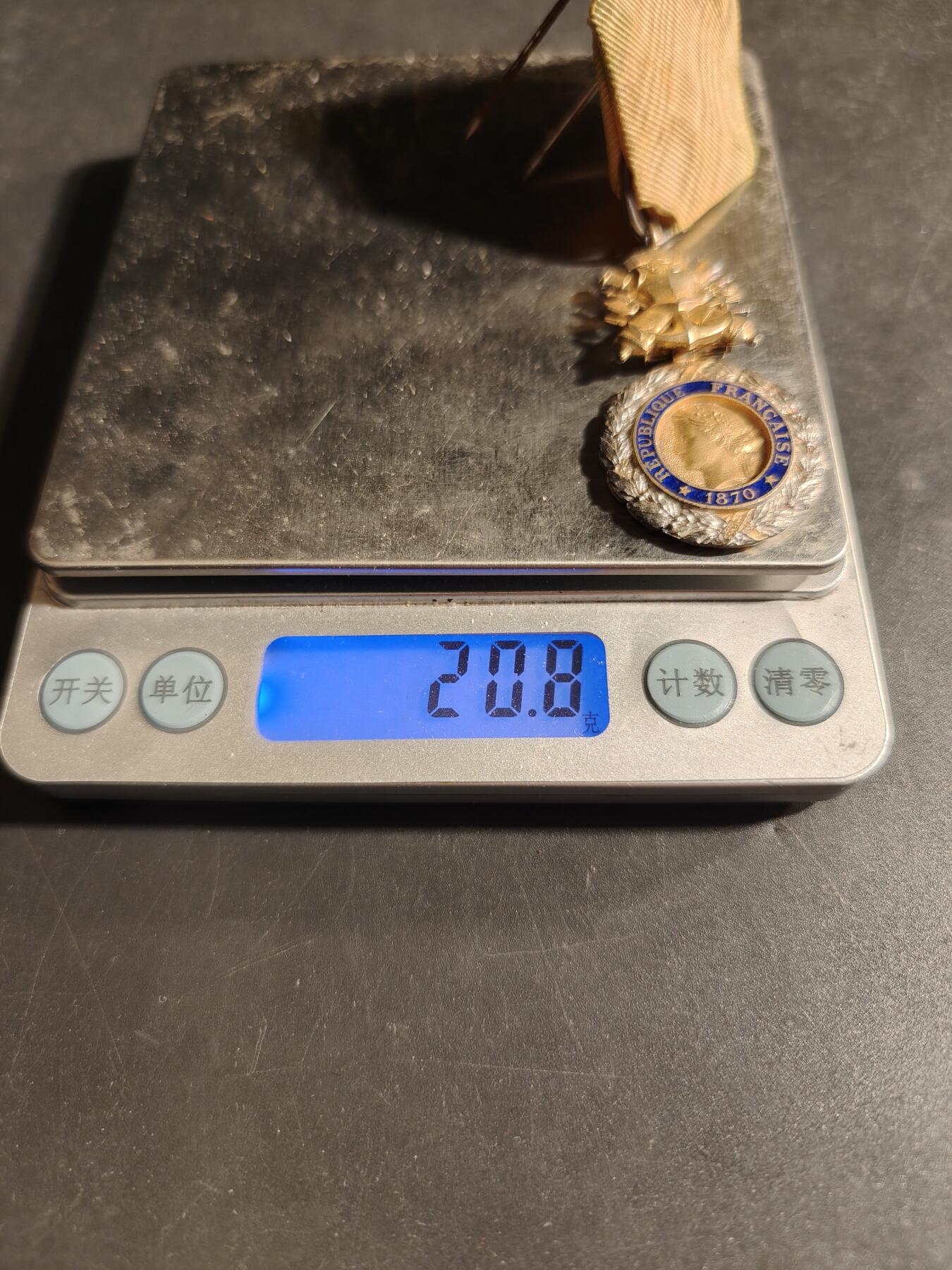 老王徽章第173期 法国军事奖章   三共时期    950银镀金珐琅     20.8g