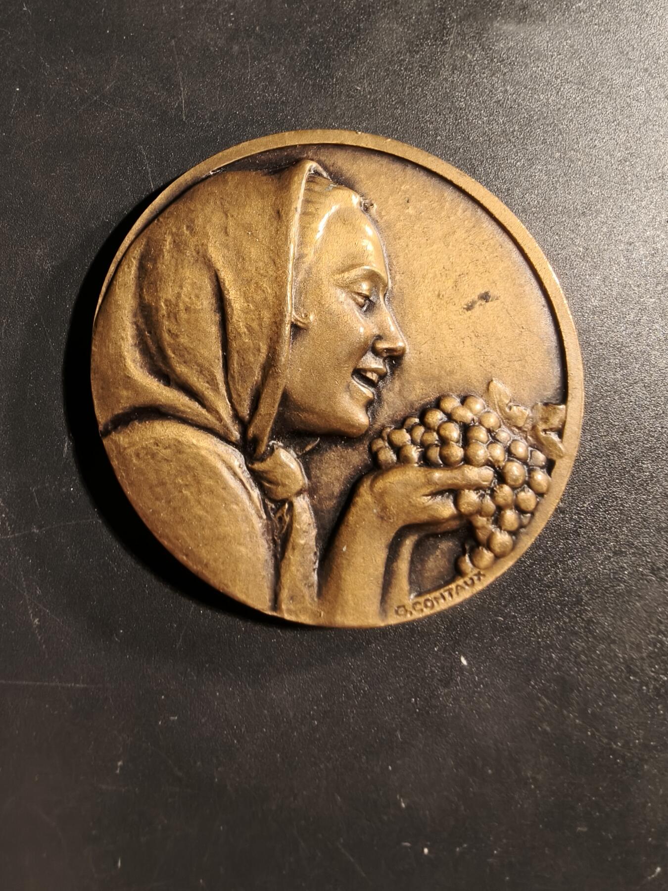 老王徽章第173期 法国全国葡萄酒、苹果酒、烈酒和利口酒批发贸易联合会大铜章       直径50mm      重量61.3g 