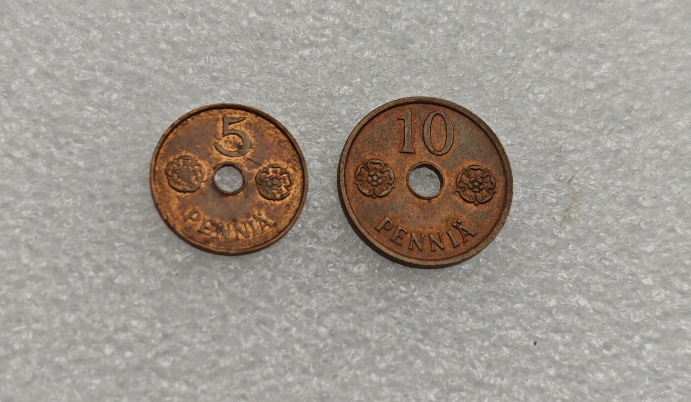瓶子🏺第223期拍卖会  1941-1942年俄占芬兰5和10盆尼铜币  原光UNC
