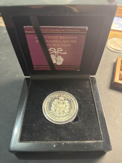 ❤️【币观天下】❤️ 第337期钱币拍卖- 2026.1.2周五晚上6点半场-长期征集拍品 - 英国2013年女王万岁5英镑精制纪念银币