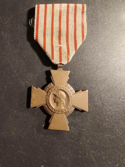 老王徽章第173期 - 法国战斗十字奖章