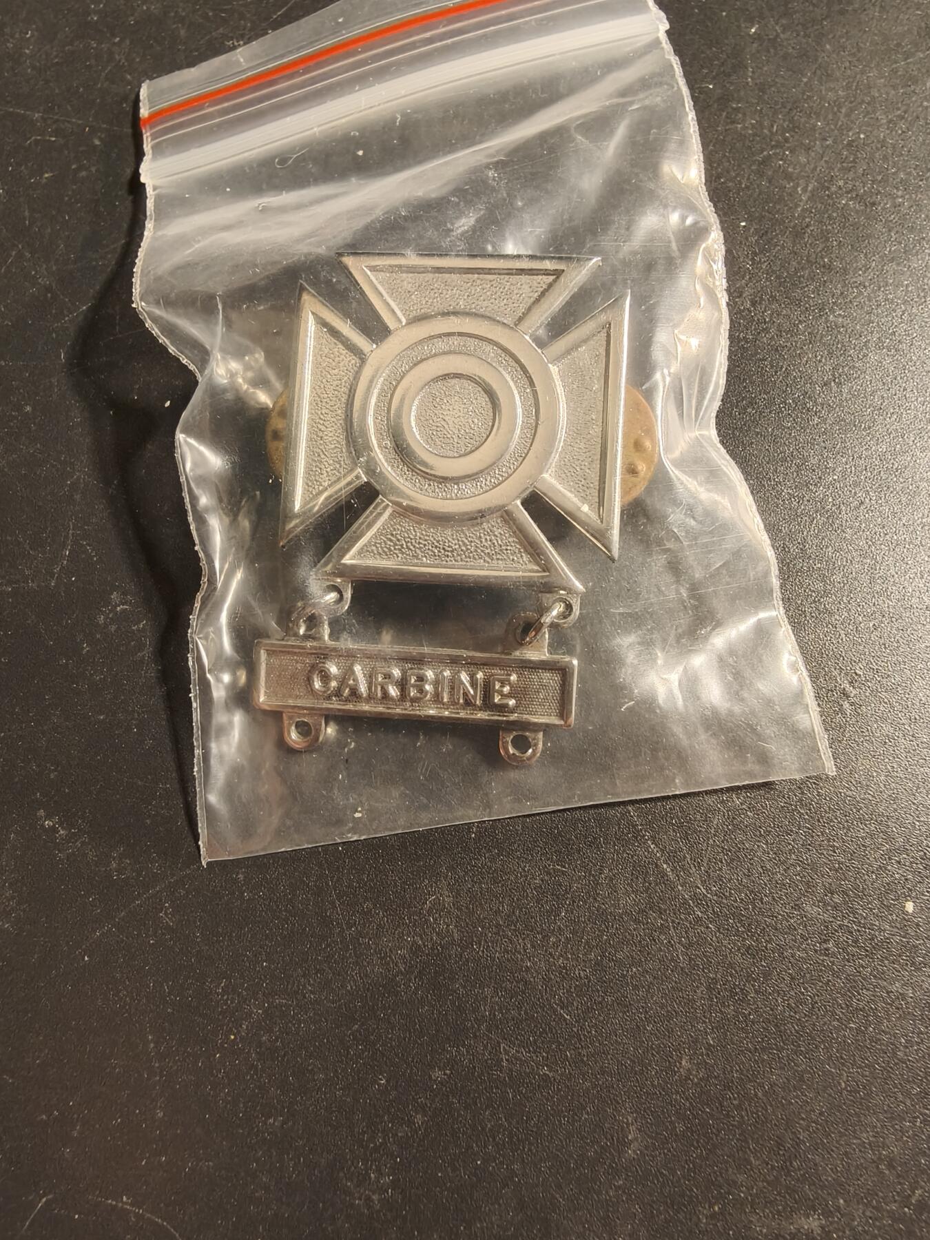 老王徽章第173期 美国陆军神枪手技能章    带卡宾枪勋条     带厂标