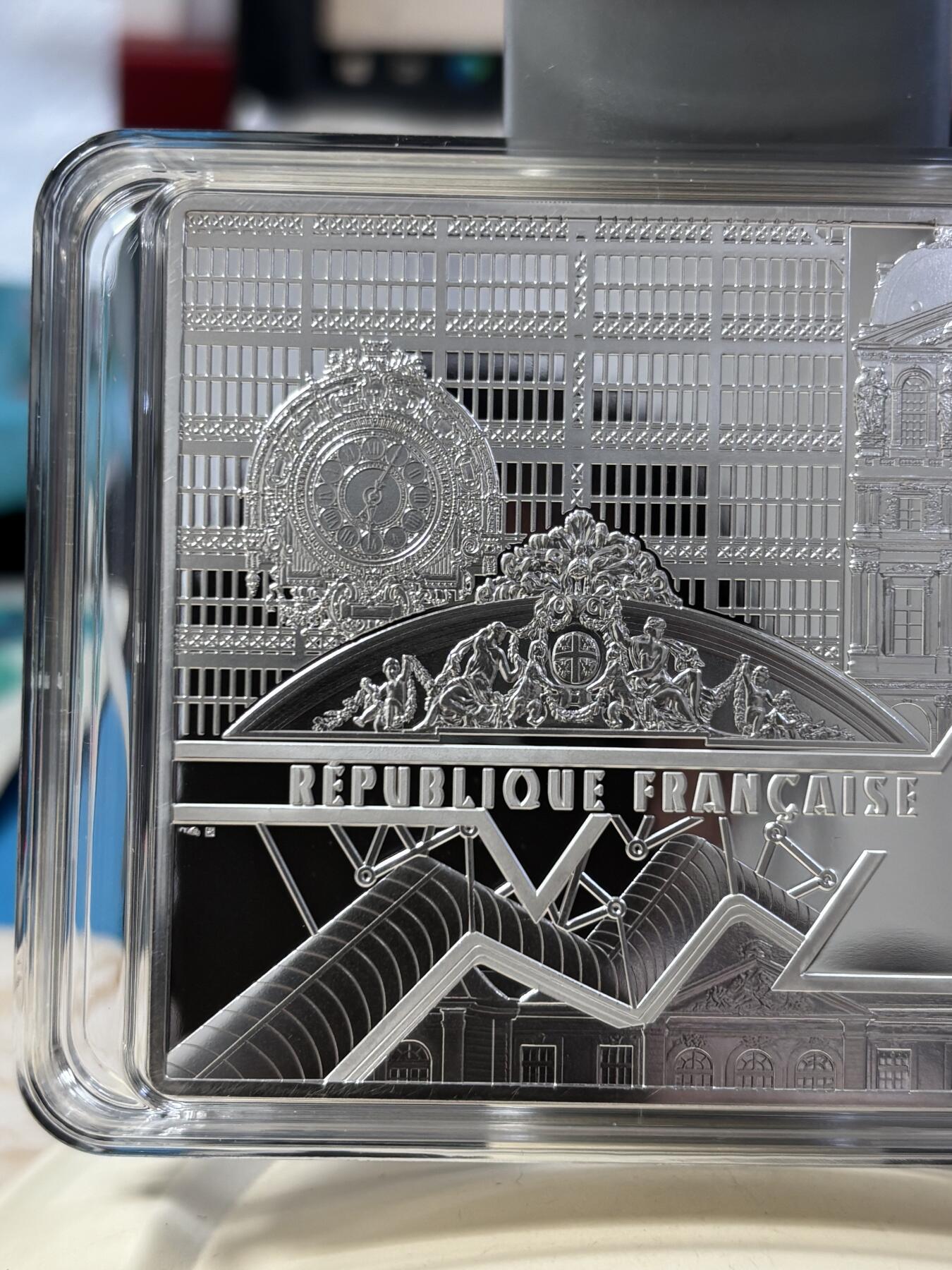 第186期拍卖 法国2023年卢浮宫杰作自由引导人民500克彩色银币，999银，500克，编号096