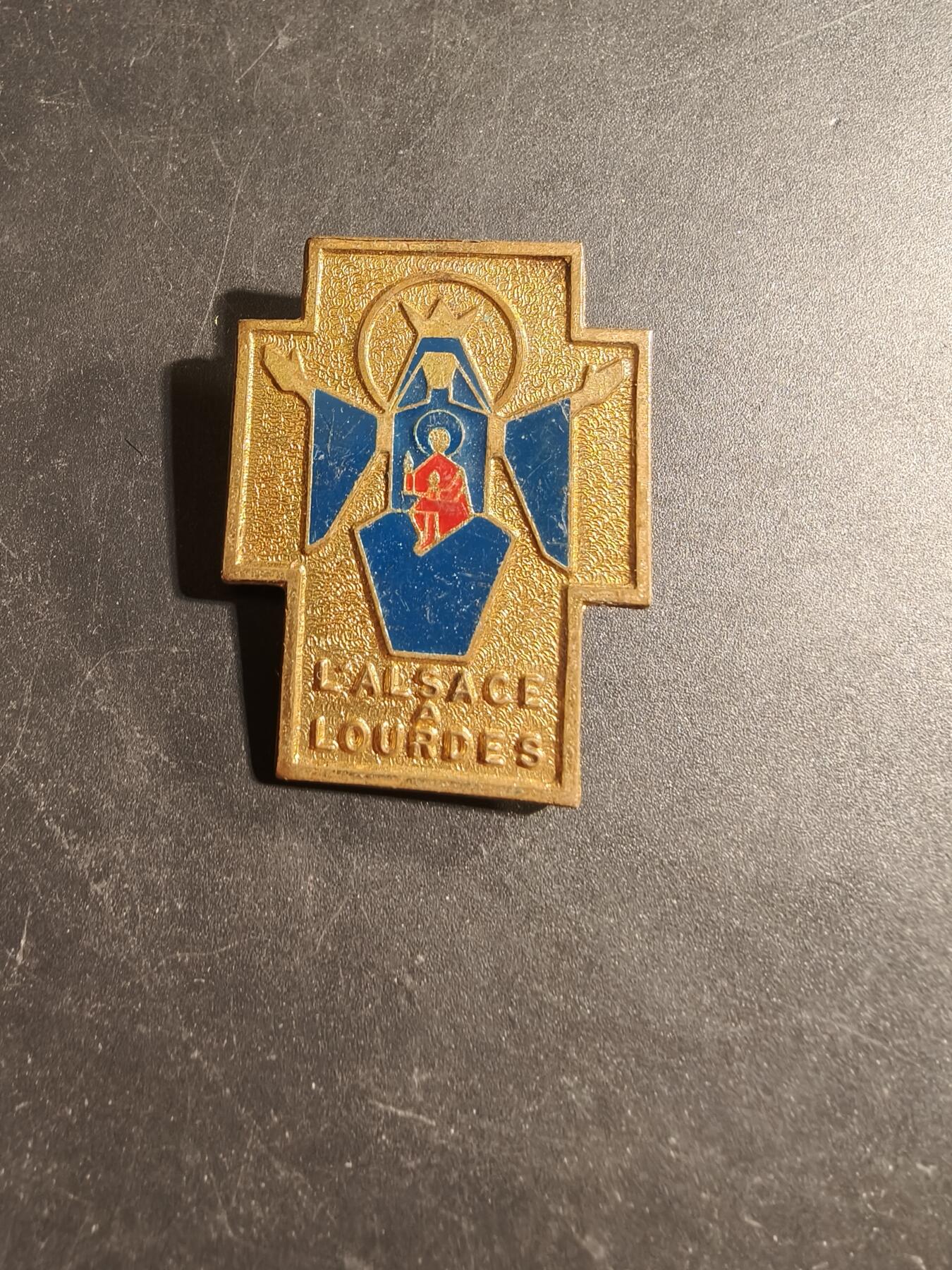 老王徽章第173期 法国阿尔萨斯市卢尔德圣母纪念章