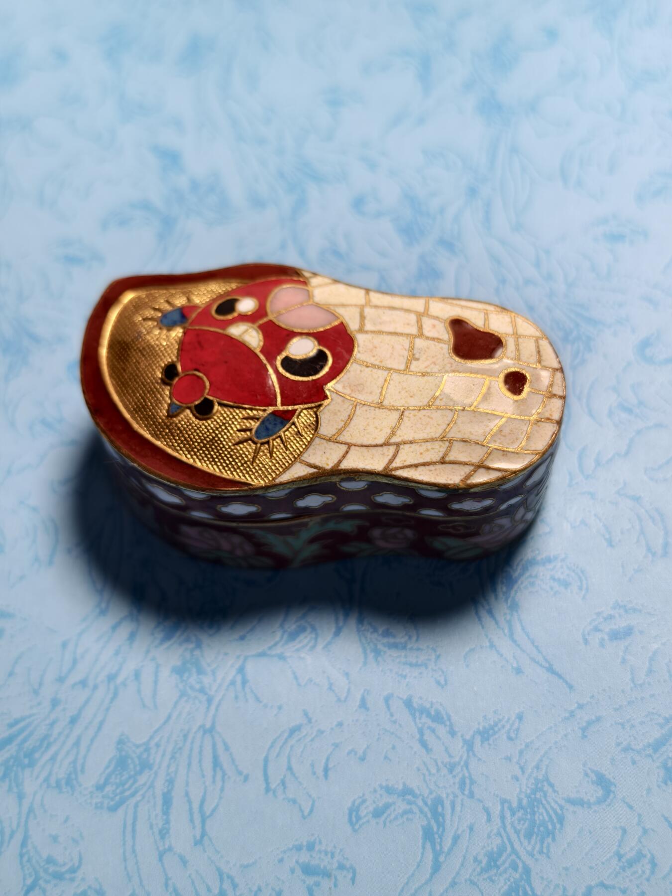 抚柳草堂-第五期章牌钱币（元旦欢庆场） 奖章勋章限时免佣 满百包邮 放漏专场 创汇时期景泰蓝花生盒一个 铜胎掐丝珐琅工艺不错