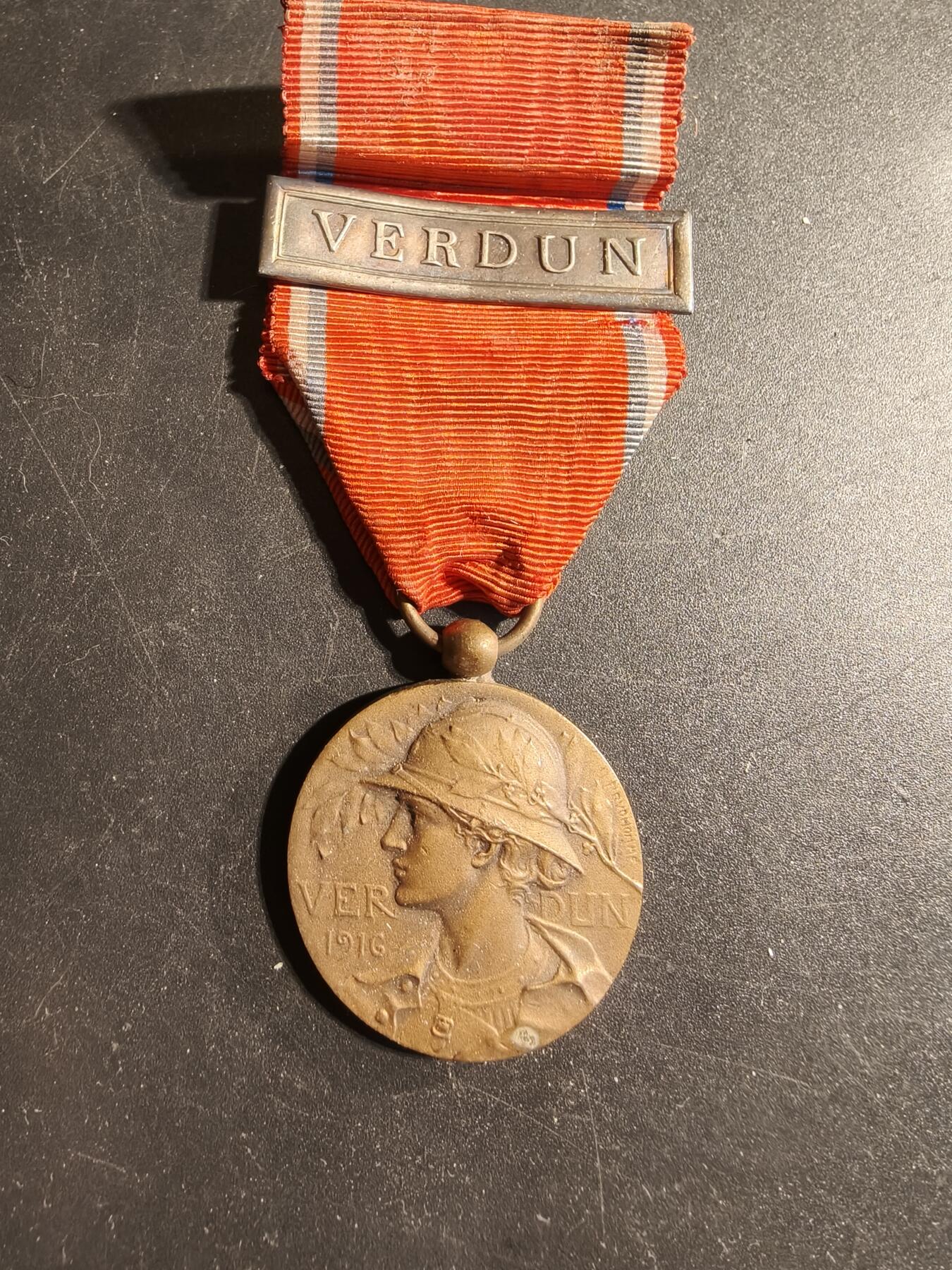老王徽章第173期 法国一战凡尔登战役奖章    带凡尔登勋条    大师普鲁多姆版   美品