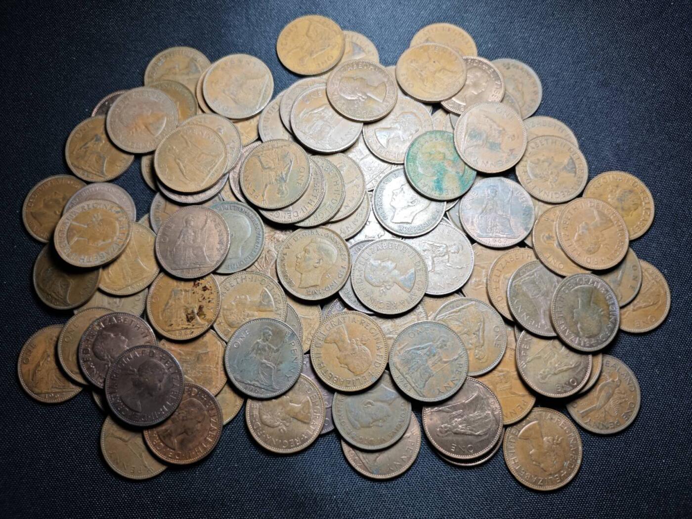 KK钱币收藏小铺 《套币 好品/批量散币专场》  2月预留时间 周末发货  英国1便士铜币一组117枚