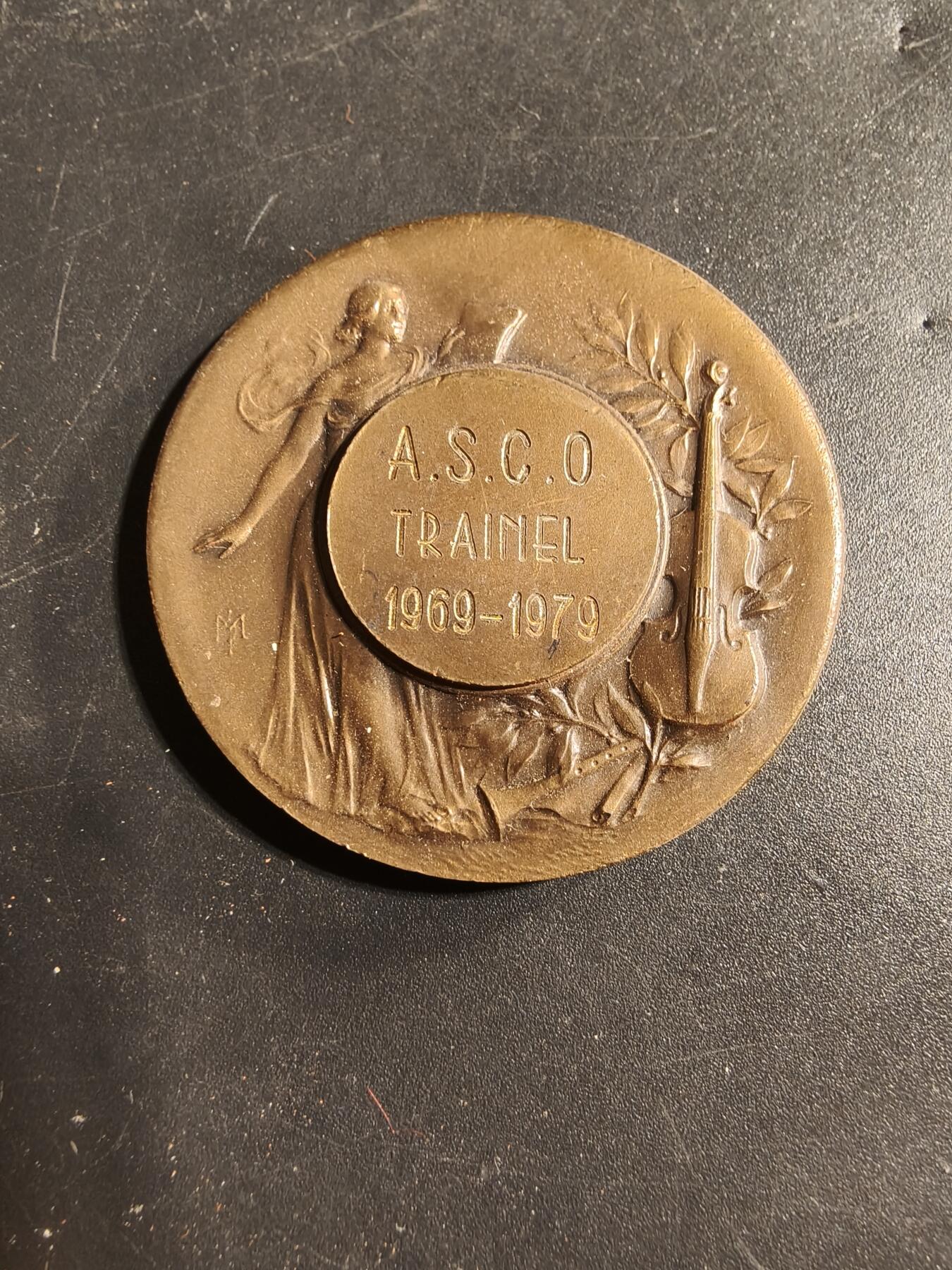 老王徽章第173期 法国中央音乐协会大铜章     原盒     大师里维特作品    直径41mm     重量30g