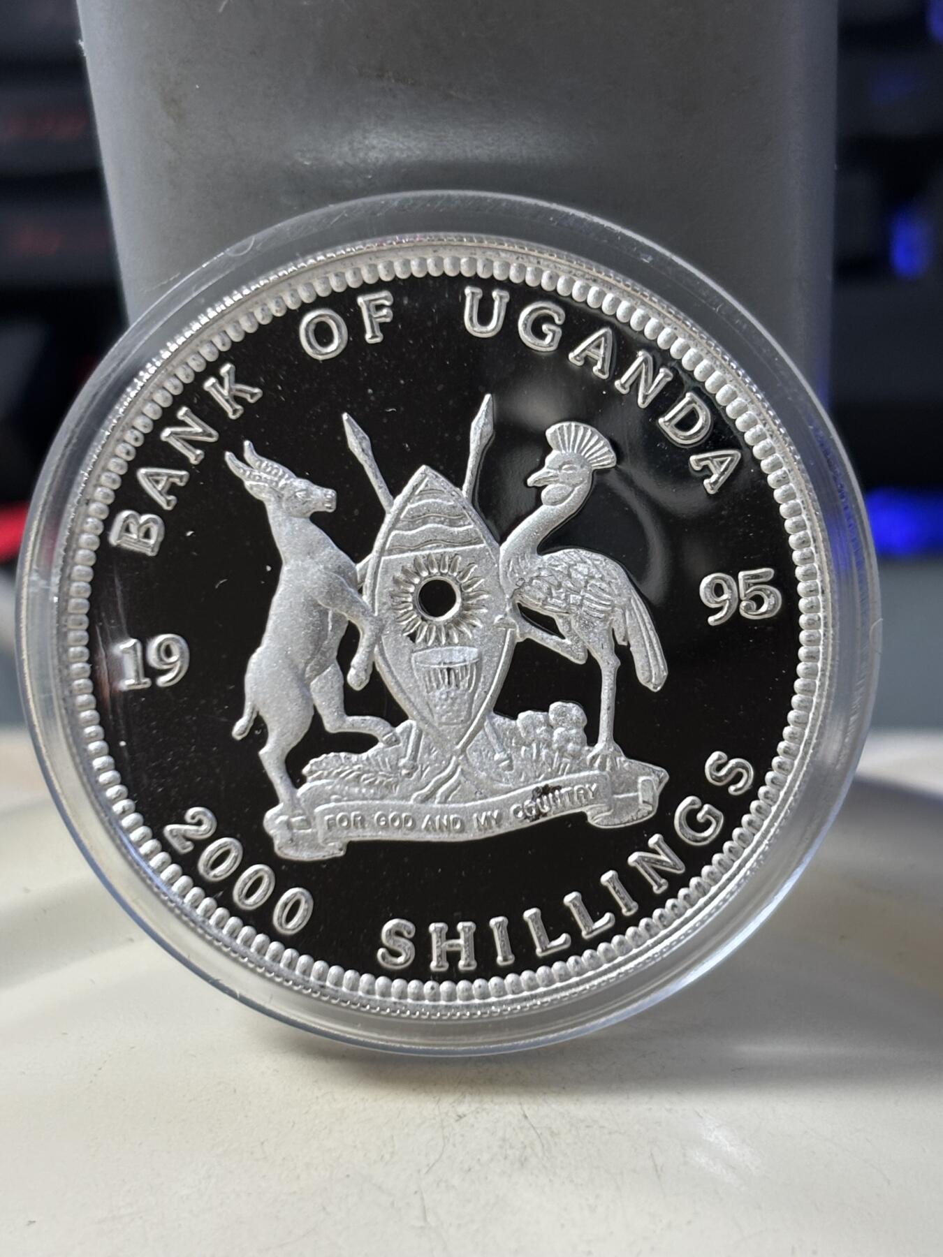 第186期拍卖 乌干达1995年十二生肖猪年彩色纪念银币有丝痕，925银，重20克，银价333