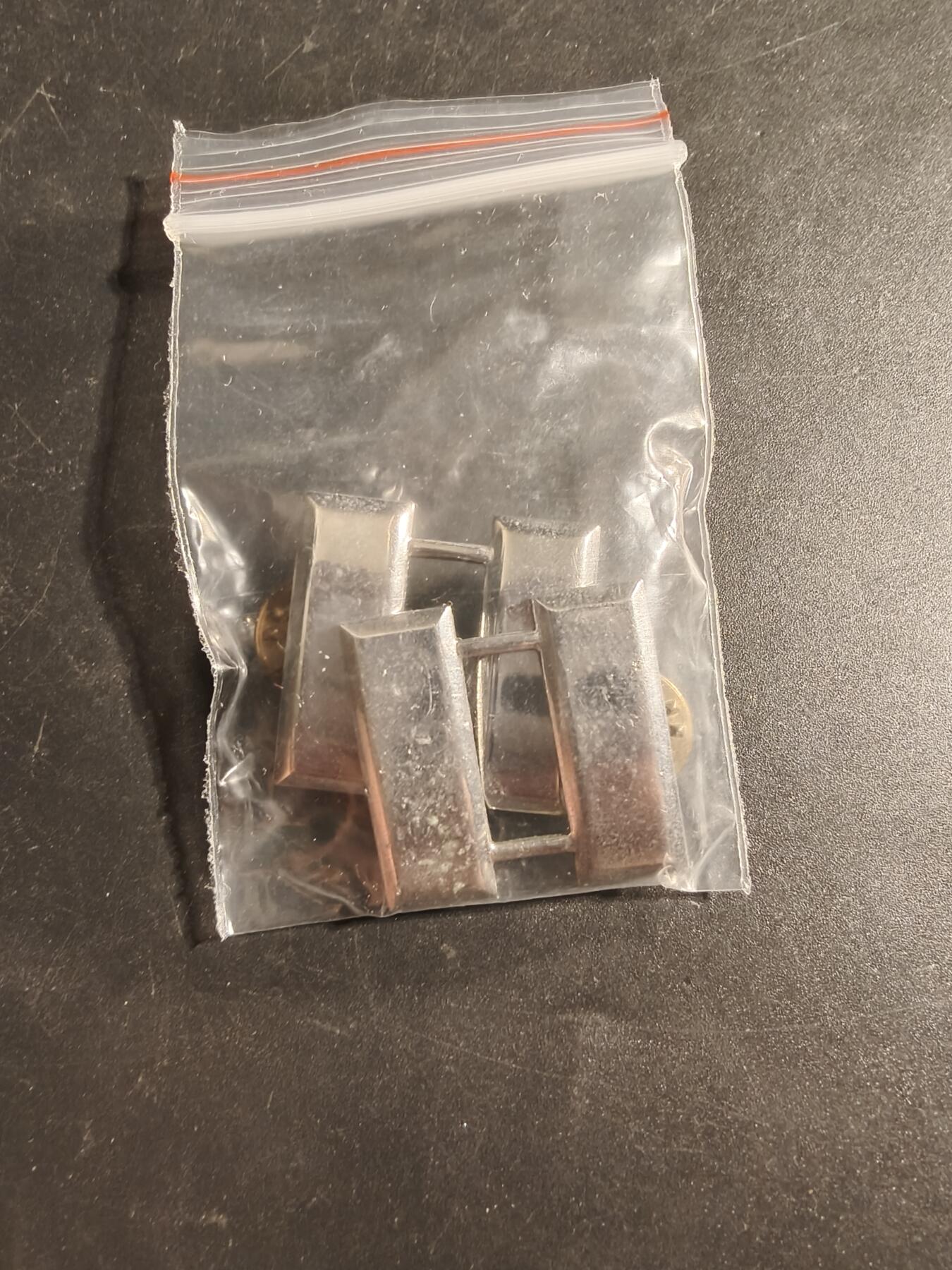 老王徽章第173期 美国陆军上尉金属军衔一组     包银   带厂标