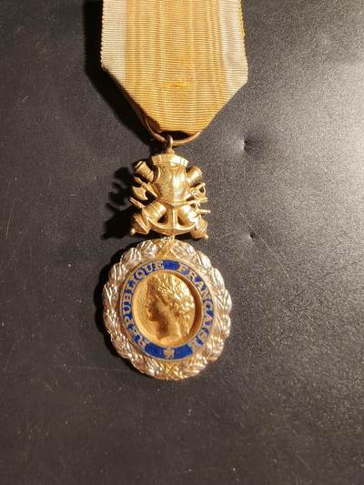 老王徽章第173期 - 法国军事奖章    五共早期版    950银镀金珐琅     18.7g