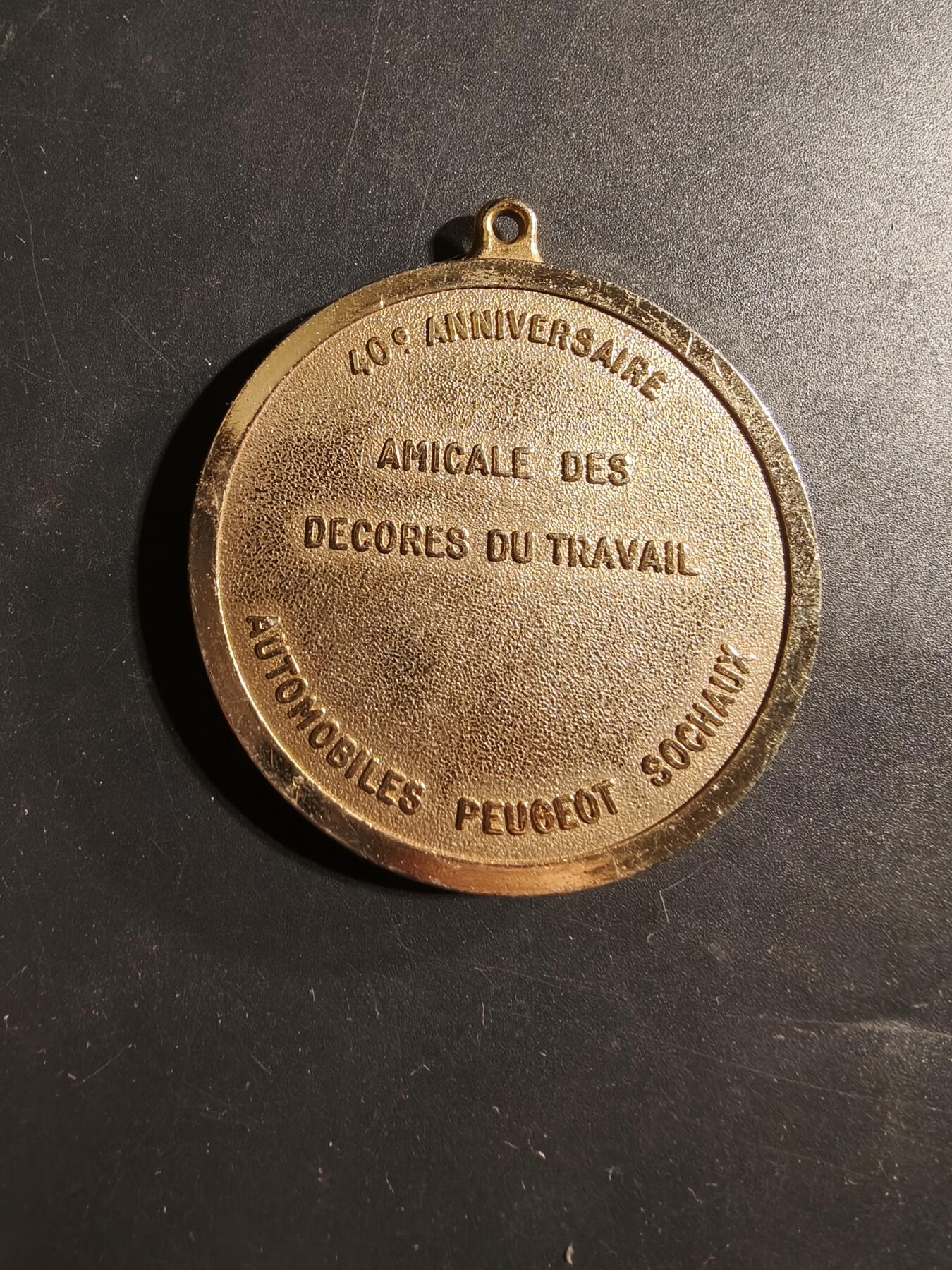 老王徽章第173期 法国劳工奖章40周年纪念章    直径49mm    重量49.2g
