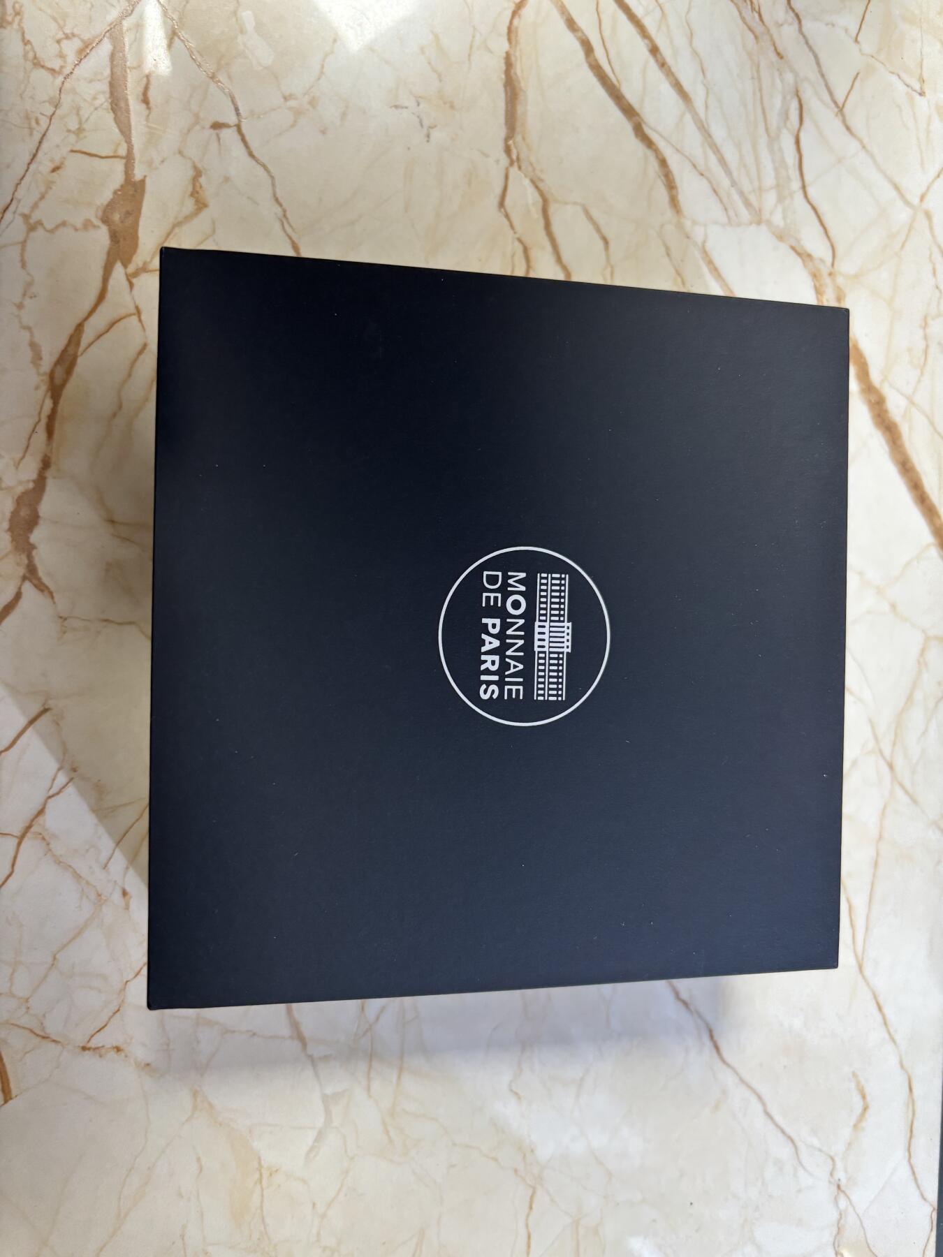 第186期拍卖 法国2023年卢浮宫杰作自由引导人民500克彩色银币，999银，500克，编号096