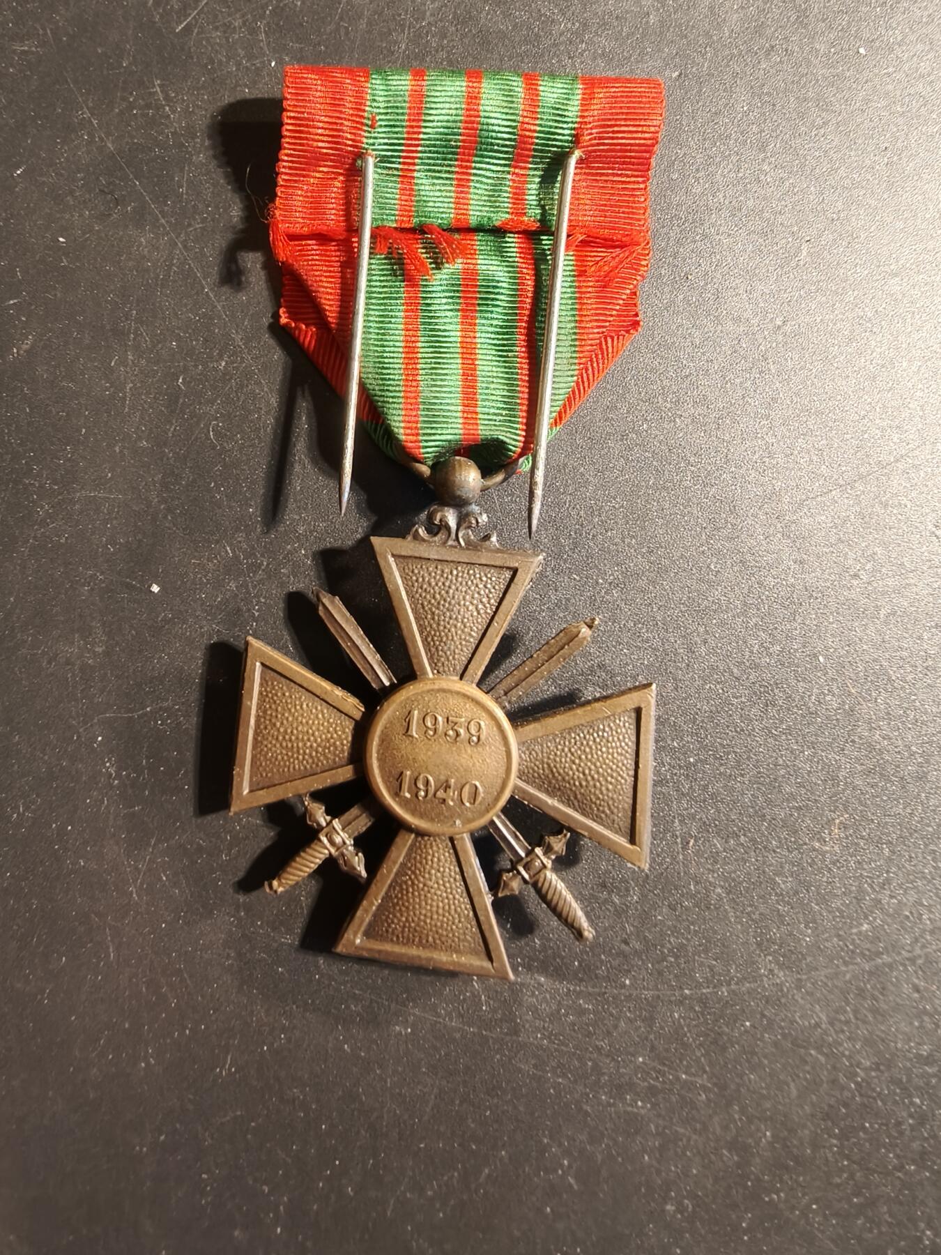 老王徽章第173期 法国1939-40版战争十字奖章    1颗铜星勋饰