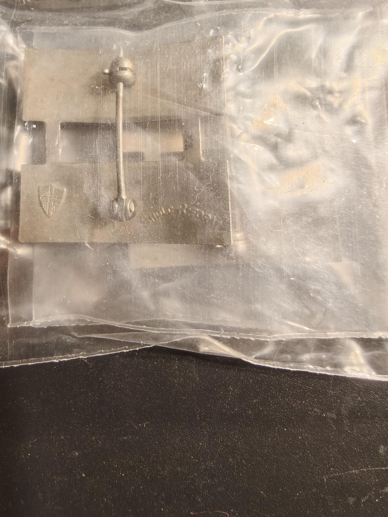 老王徽章第173期 美国陆军上尉金属军衔领章一组    二战时期横针版    带厂标