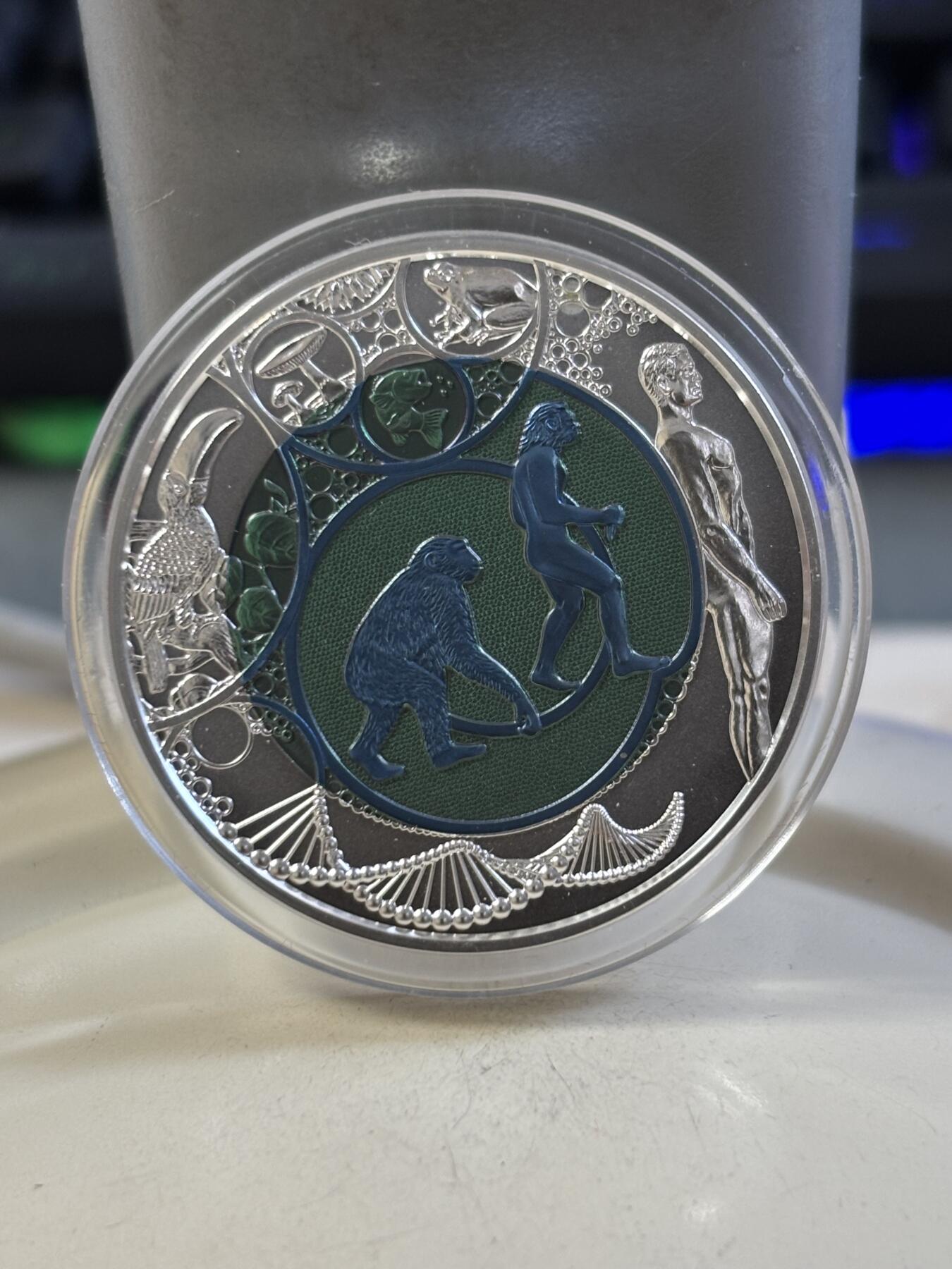 第186期拍卖 奥地利2014年进化论铌银镶嵌双色纪念币，900银998铌，10克/7.15克，