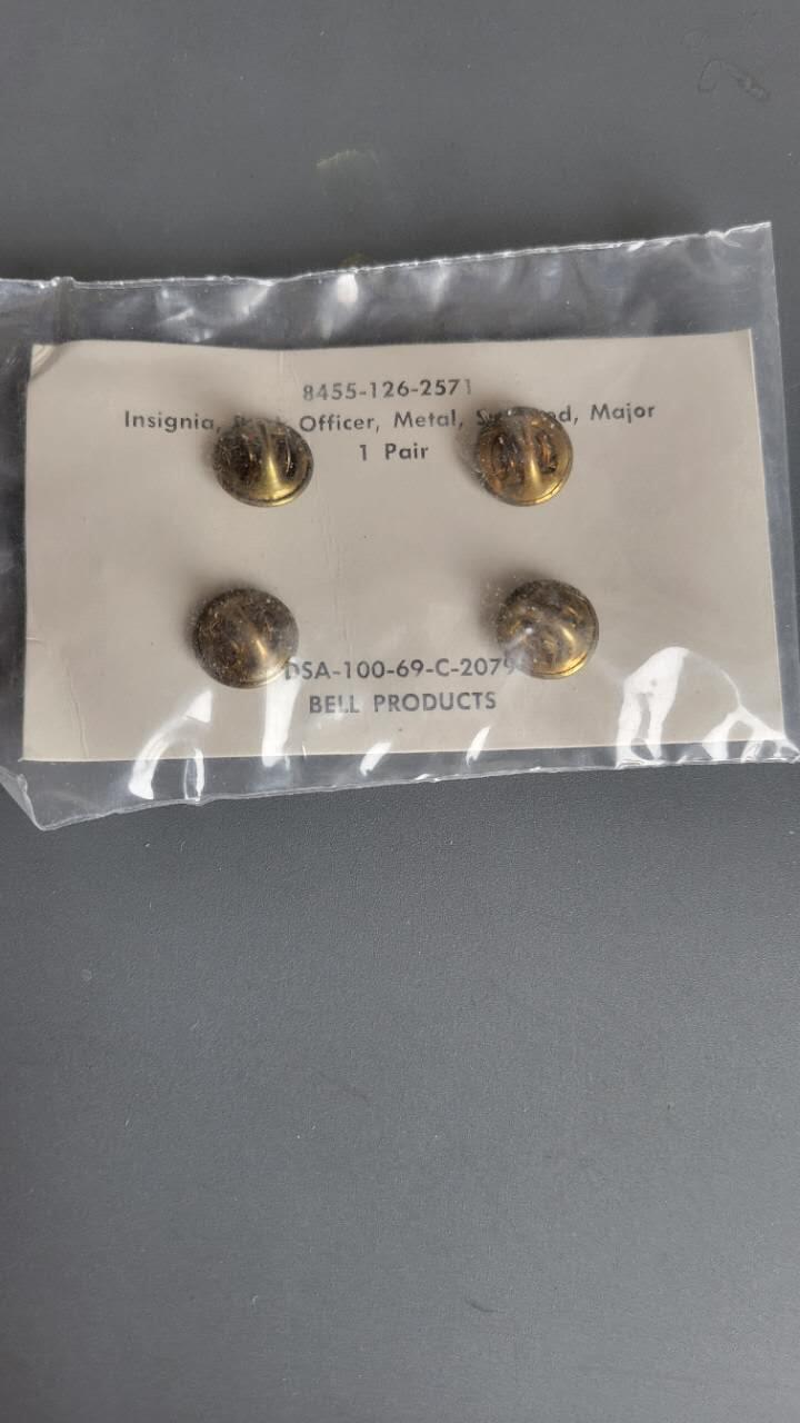 嘉宝良覃世界勋赏第21期拍卖 美国中校领花一组