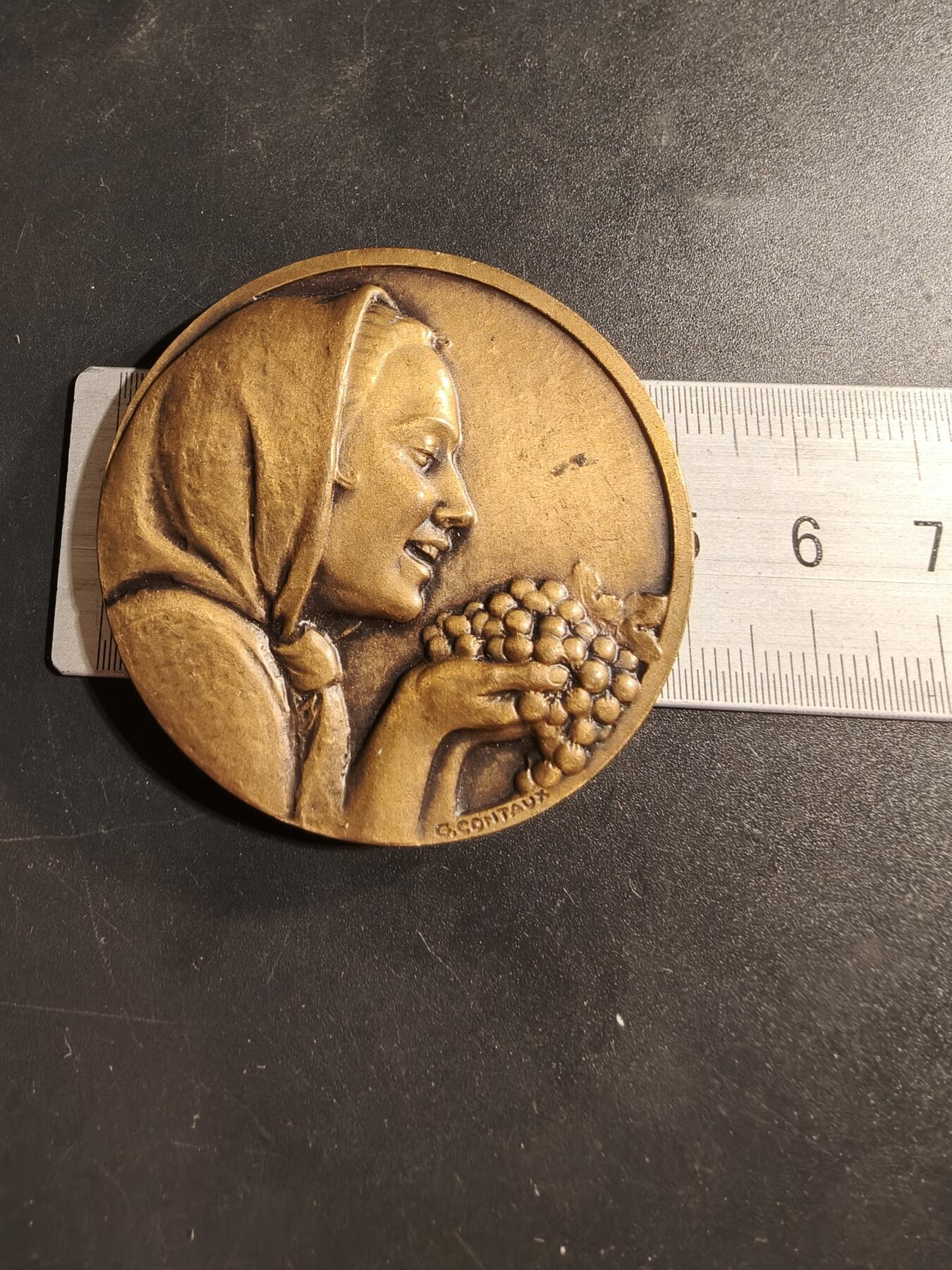 老王徽章第173期 法国全国葡萄酒、苹果酒、烈酒和利口酒批发贸易联合会大铜章       直径50mm      重量61.3g 