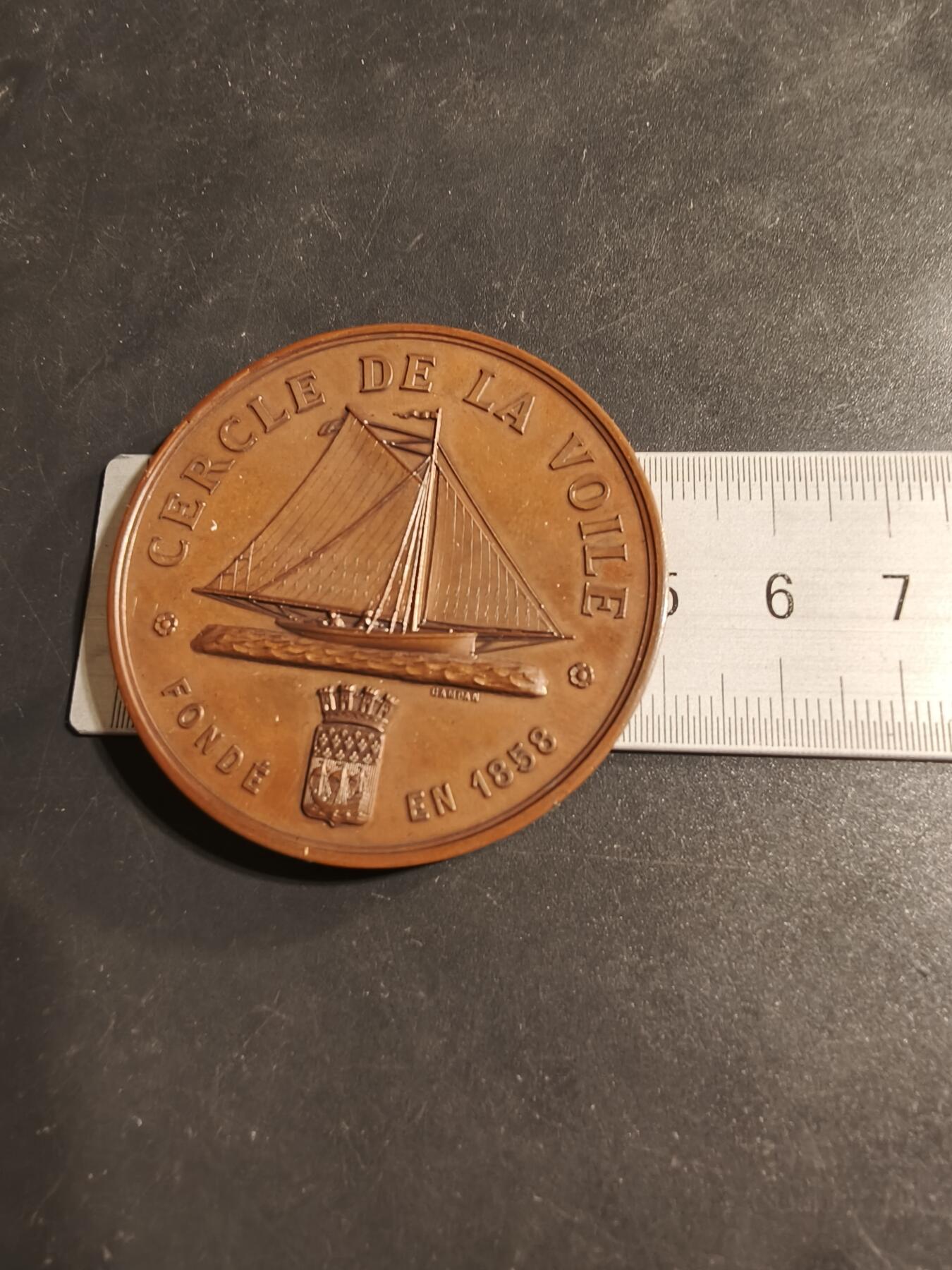 老王徽章第173期 法国1858年巴黎帆船俱乐部大铜章     cuivre铜标    直径50mm     重量57.8g