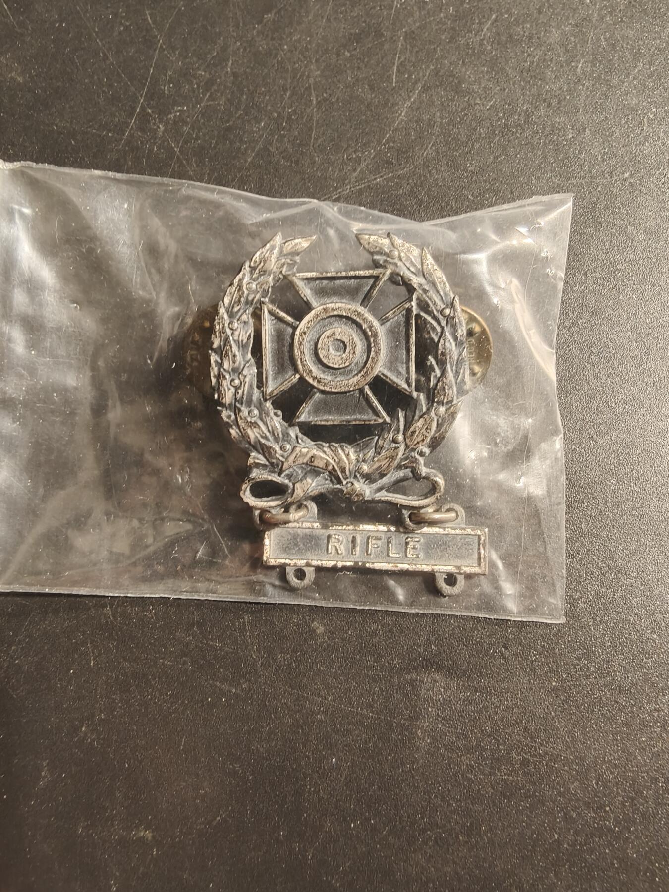 老王徽章第173期 美国陆军神枪手技能章    带步枪勋条     带厂标
