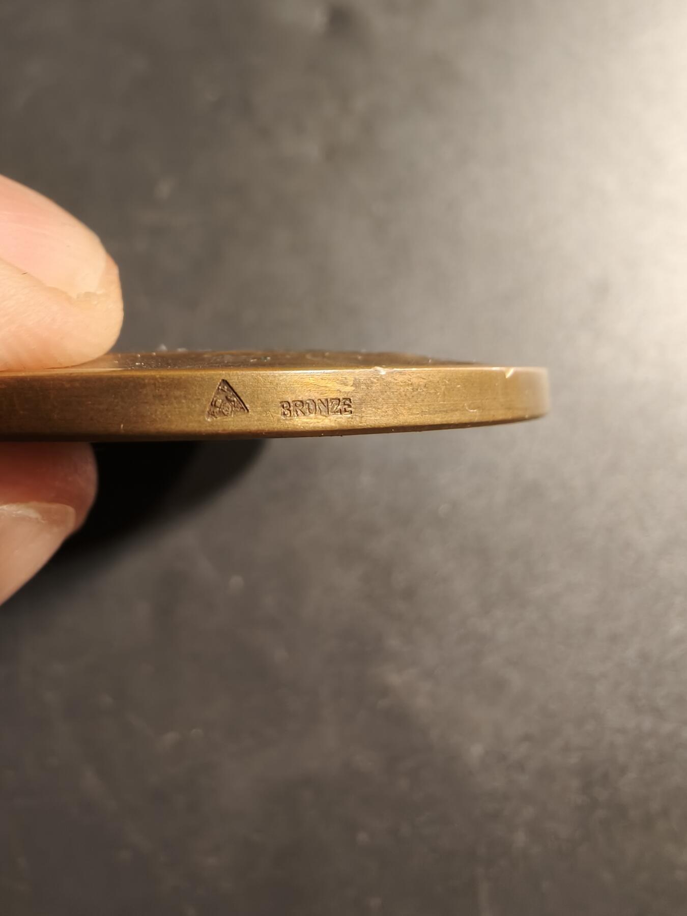 老王徽章第173期 法国塞纳省警察局大铜章    1923年颁发     自由帽玛丽安娜     直径59mm    重量81.2g