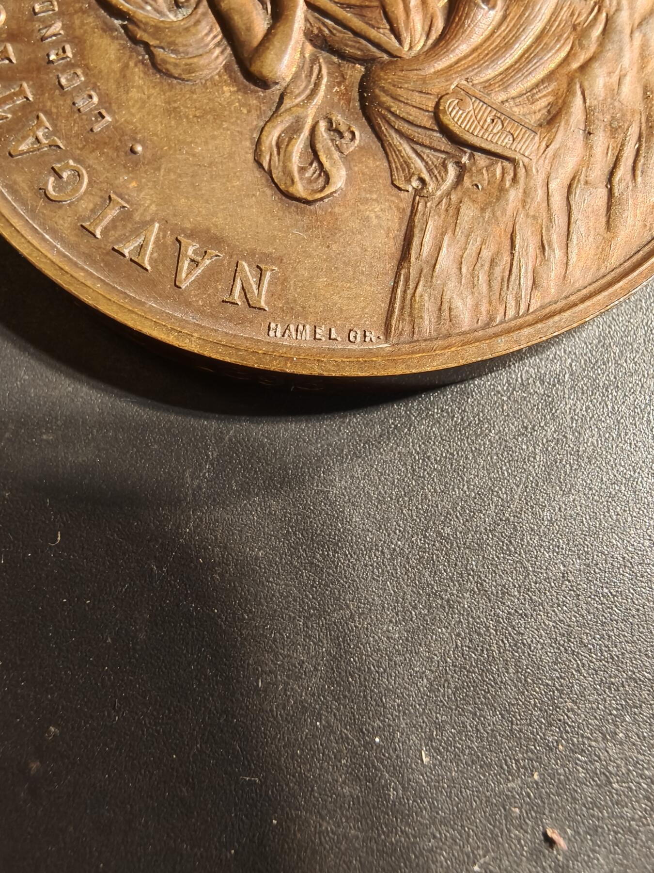 老王徽章第173期 法国戛纳游艇俱乐部大铜章     原盒      直径50mm     重量58.6g