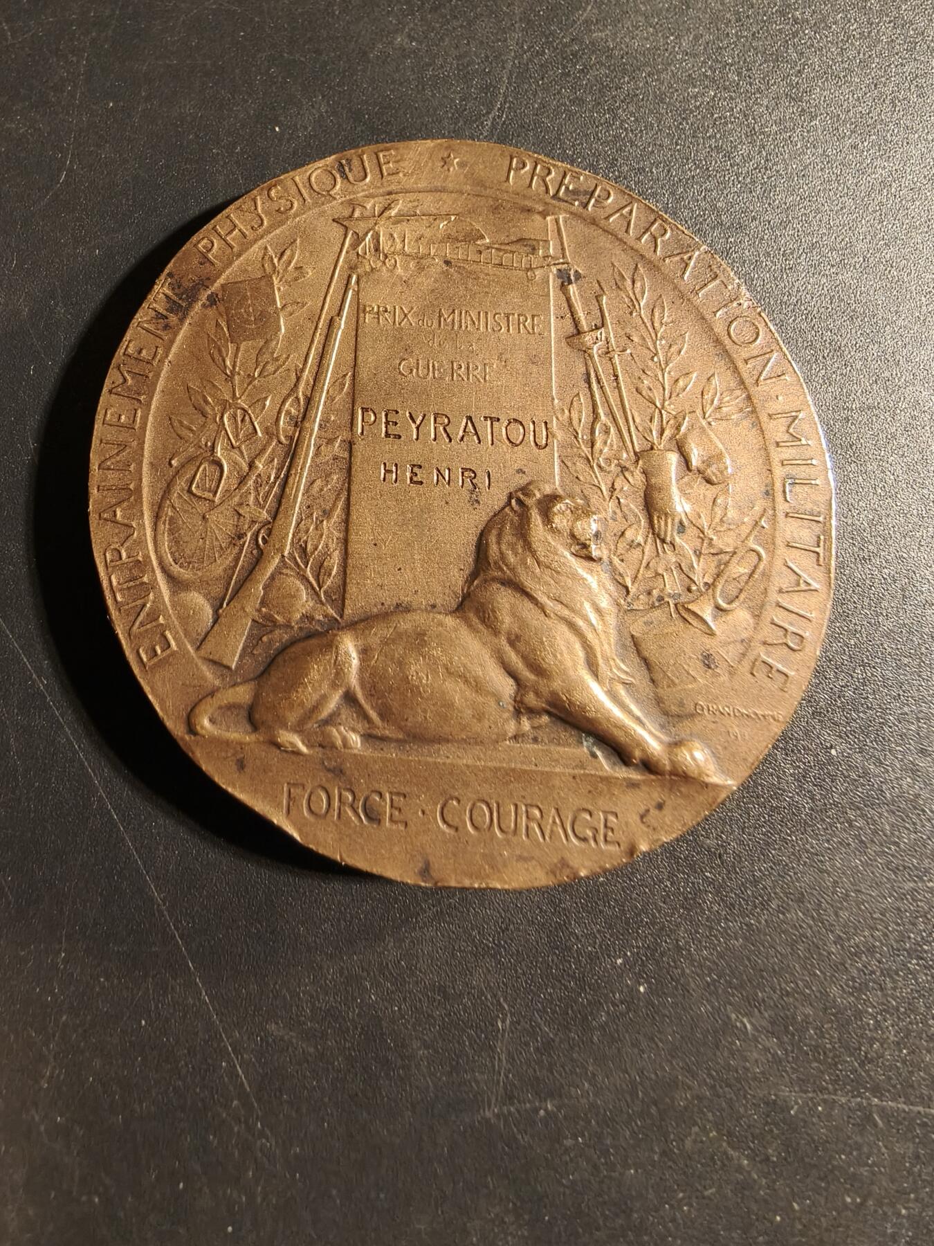 老王徽章第173期 法国战争部军事准备大铜章     原盒     大师Grandhomme作品     直径50mm     重量66.7g