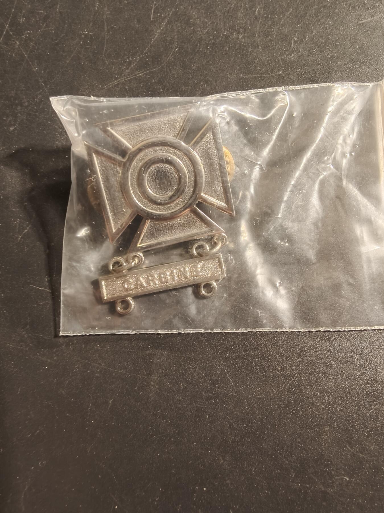 老王徽章第173期 美国陆军神枪手技能章    带卡宾枪勋条     带厂标