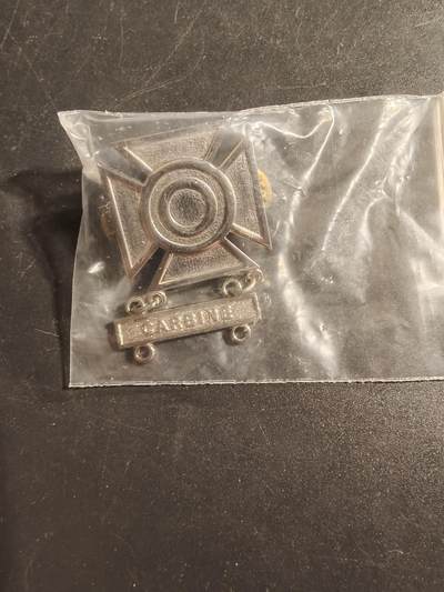 老王徽章第173期 - 美国陆军神枪手技能章    带卡宾枪勋条     带厂标