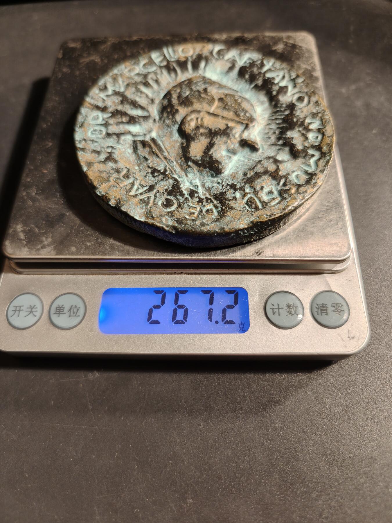 老王徽章第173期 葡萄牙最后一任独裁总理马尔塞洛·卡埃塔诺大铜章     直径80mm    重量267.2g     该章编号72