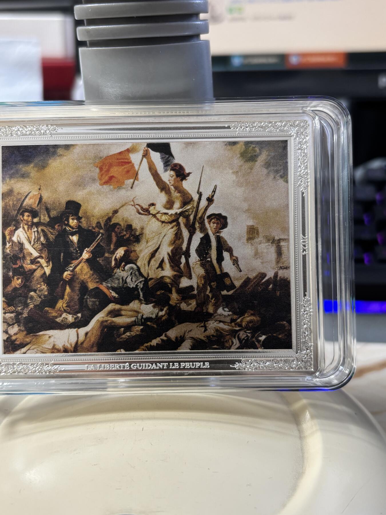 第186期拍卖 法国2023年卢浮宫杰作自由引导人民500克彩色银币，999银，500克，编号096