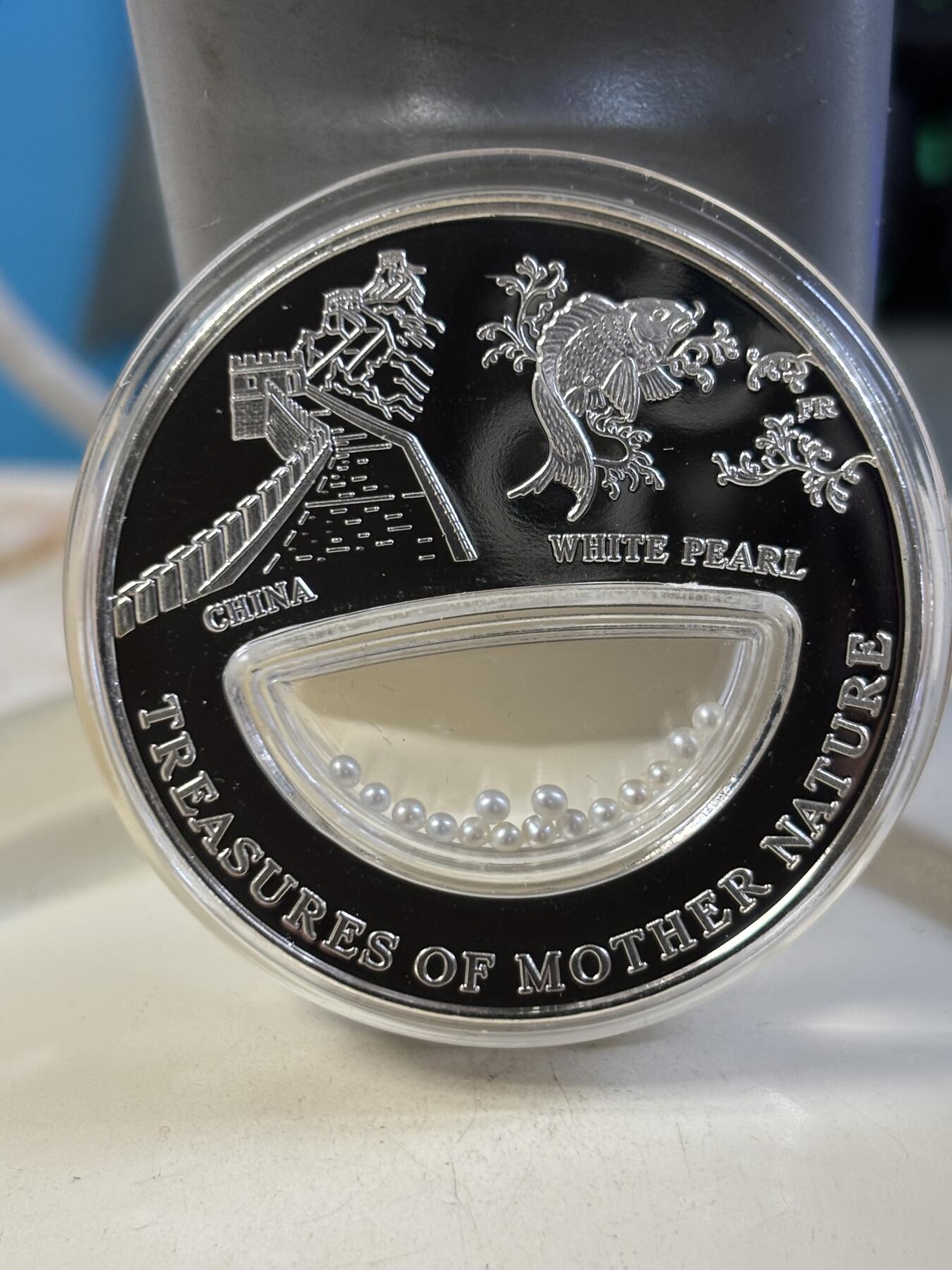 第186期拍卖 斐济2012年自然宝藏系列中空镶嵌中国白珍珠银币，999银，20克，发行999枚