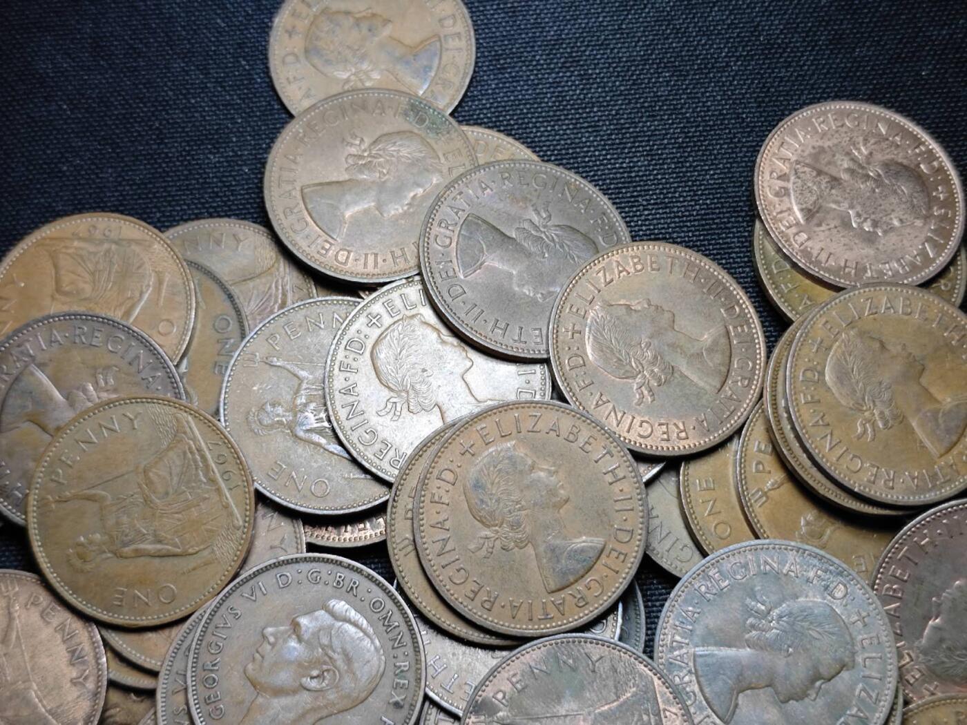 KK钱币收藏小铺 《套币 好品/批量散币专场》  2月预留时间 周末发货  英国1便士铜币一组117枚