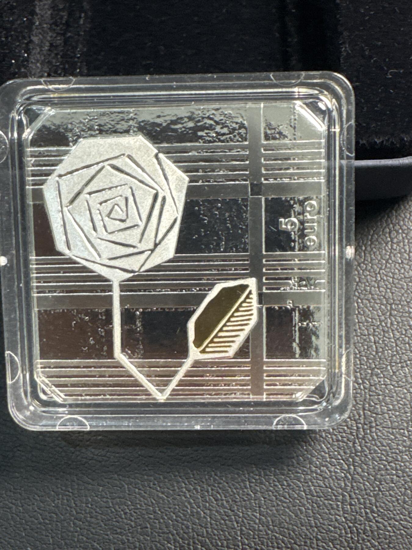 ❤️【币观天下】❤️ 第337期钱币拍卖- 2026.1.2周五晚上6点半场-长期征集拍品 获奖币 拉脱维亚2020年现代主义-二十世纪六十年代5欧元正方形精制纪念银币盒证齐全