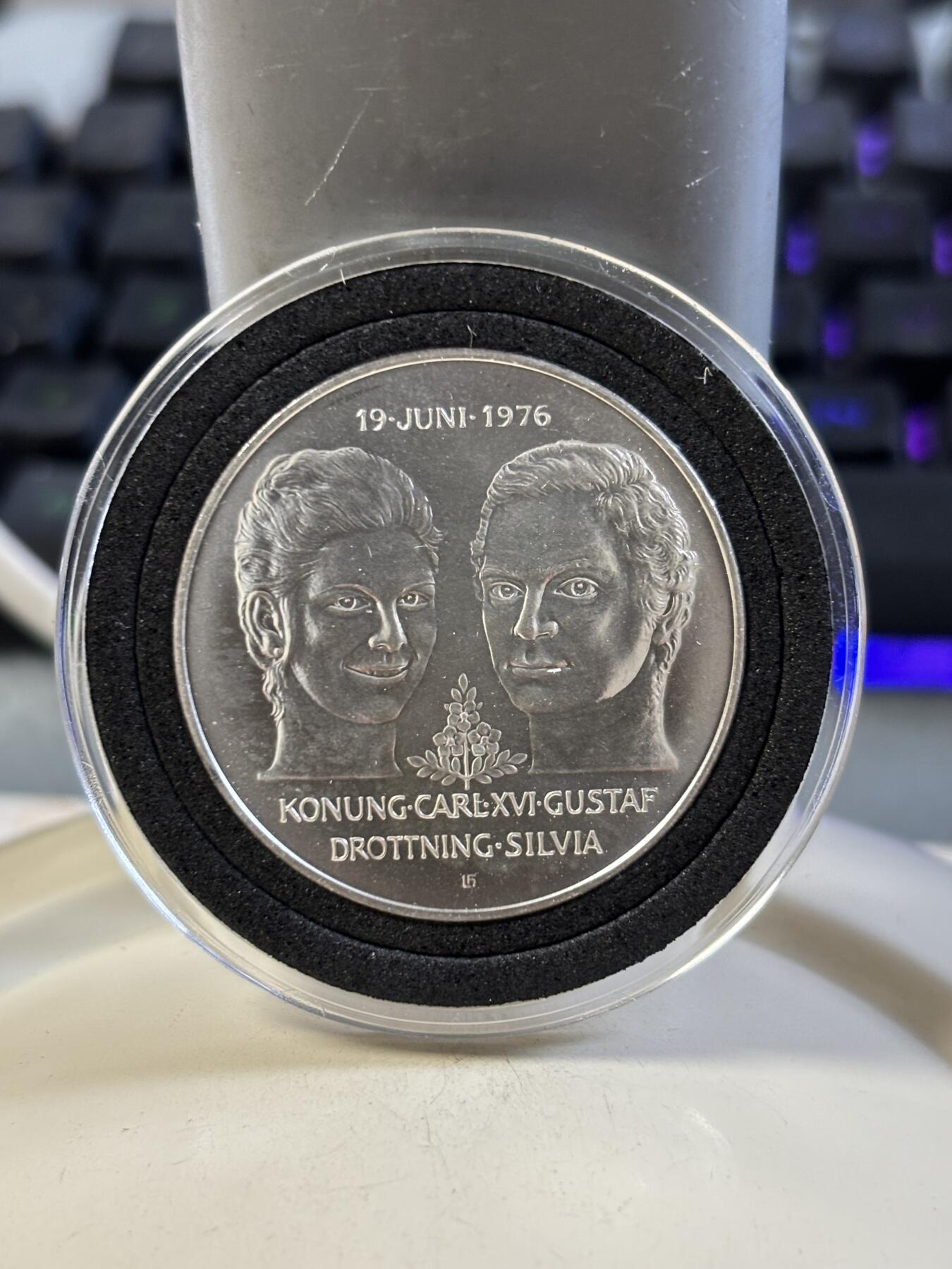 第186期拍卖 卡尔十六世古斯塔夫皇室婚礼50克朗纪念银币，925银，27.03克，银价454