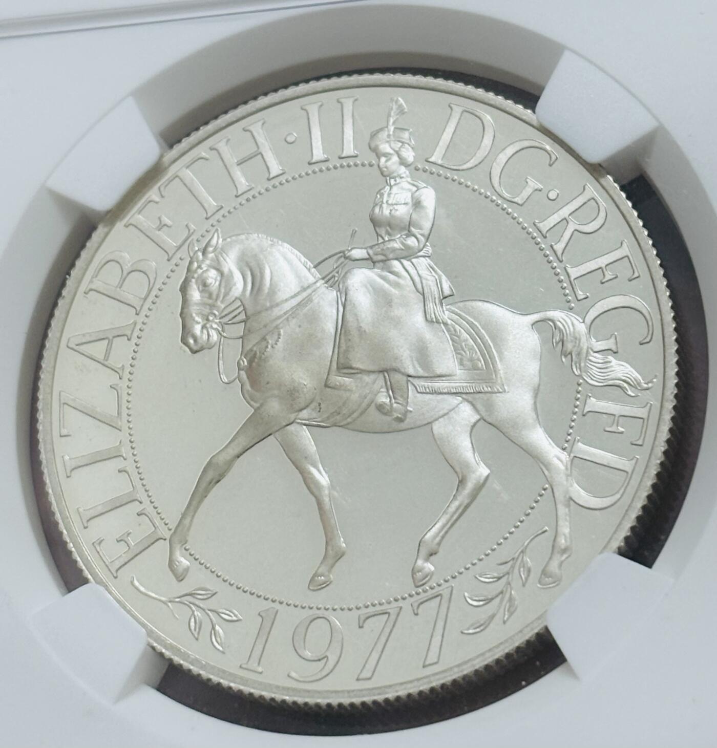 文馨钱币收藏 迎新纳福2026新年第一场（第 287 场）金银老铜币拍卖 NGC 评级 PF67 分 1977 年英国女王伊丽莎白二世登基 25 周年 25 便士大克朗精制大银币，28.28 克，925 高银，镜面工艺，设计感很强