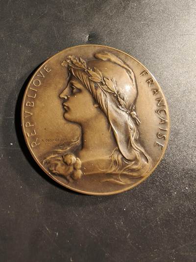 老王徽章第173期 - 法国塞纳省警察局大铜章    1923年颁发     自由帽玛丽安娜     直径59mm    重量81.2g