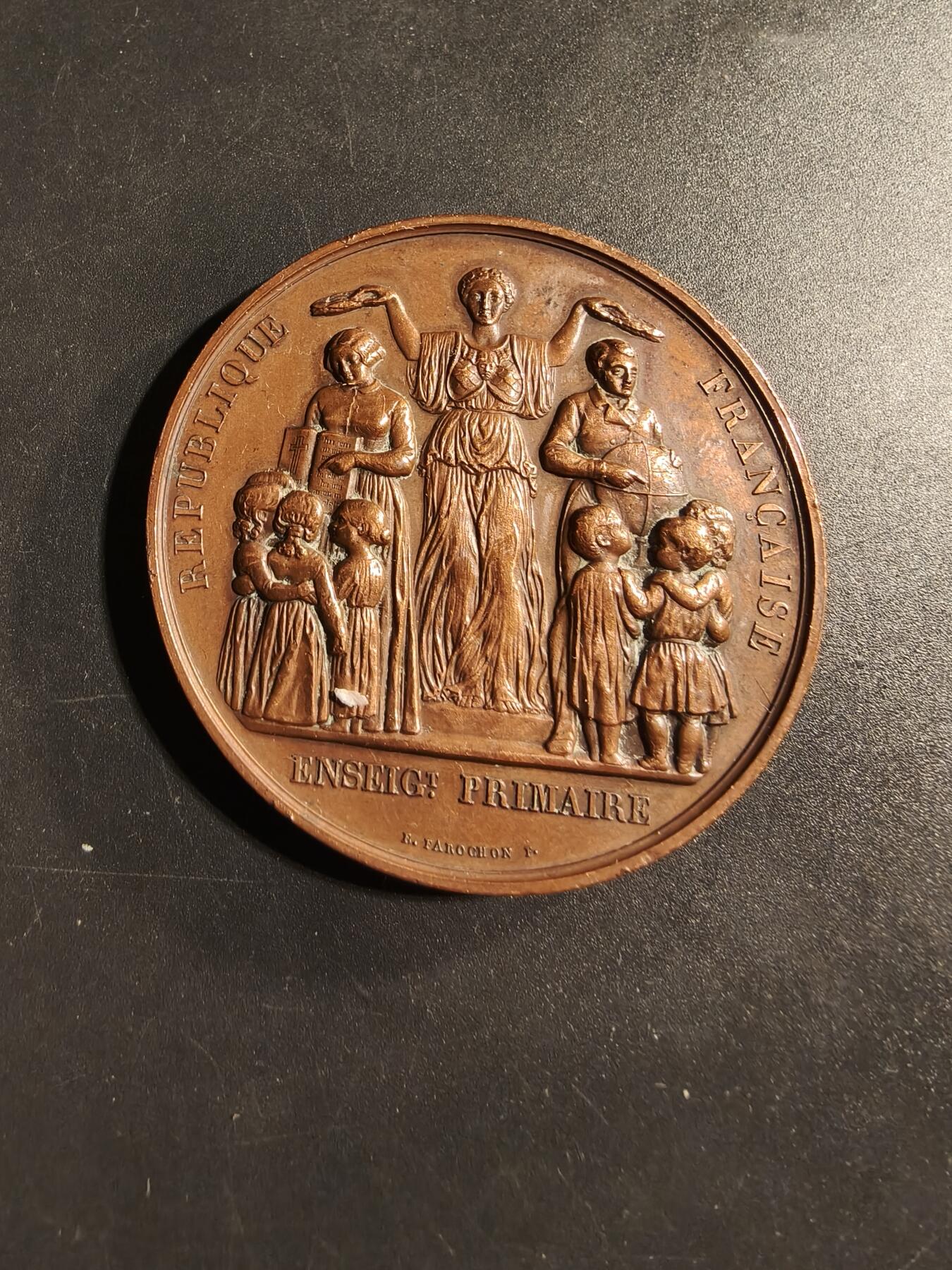 老王徽章第173期 法国1882-83艺术教育委员会大铜章     Cuivre铜标     直径50mm     重量64.5g