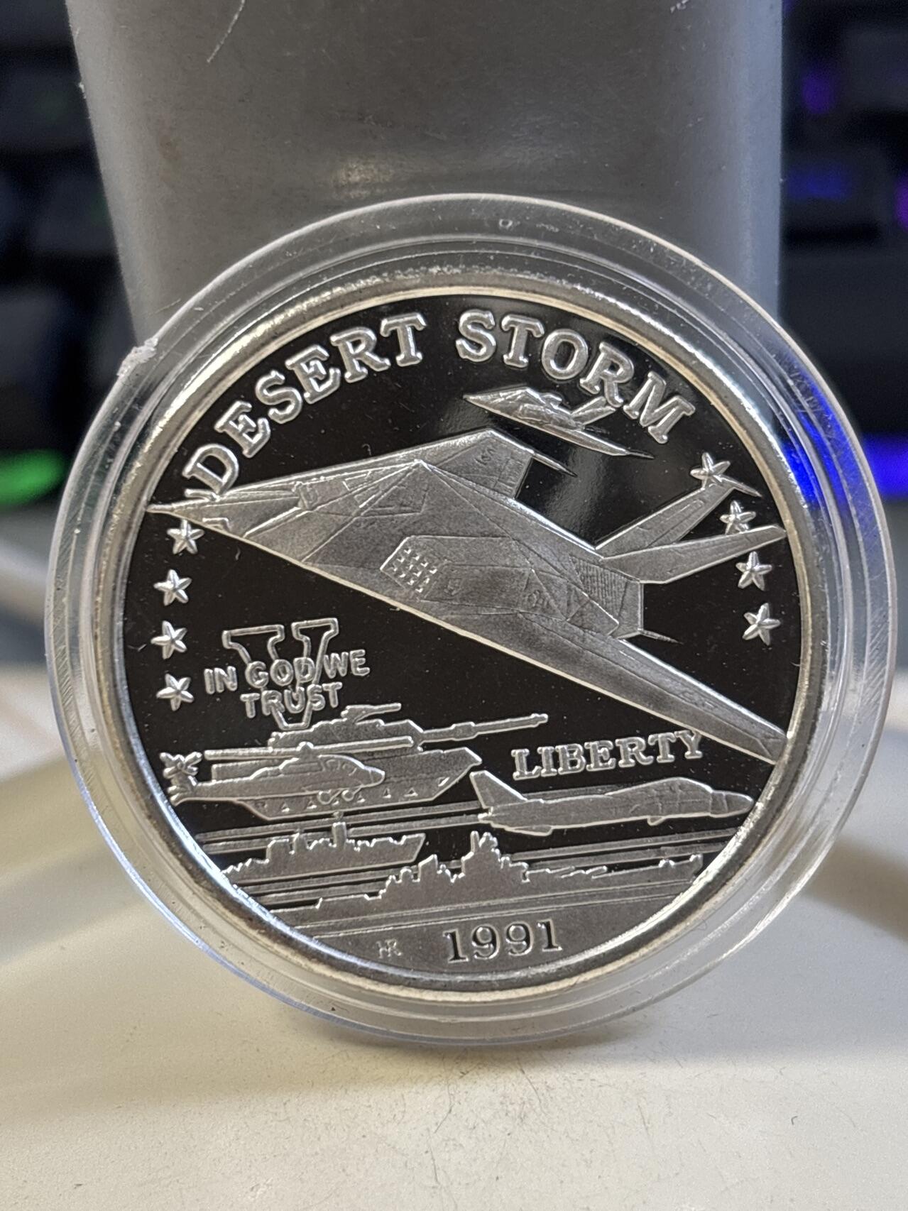第186期拍卖 赫特河公国1991年海湾战争沙漠风暴克朗纯银纪念银币，999银边缘有标，1盎司，银价555