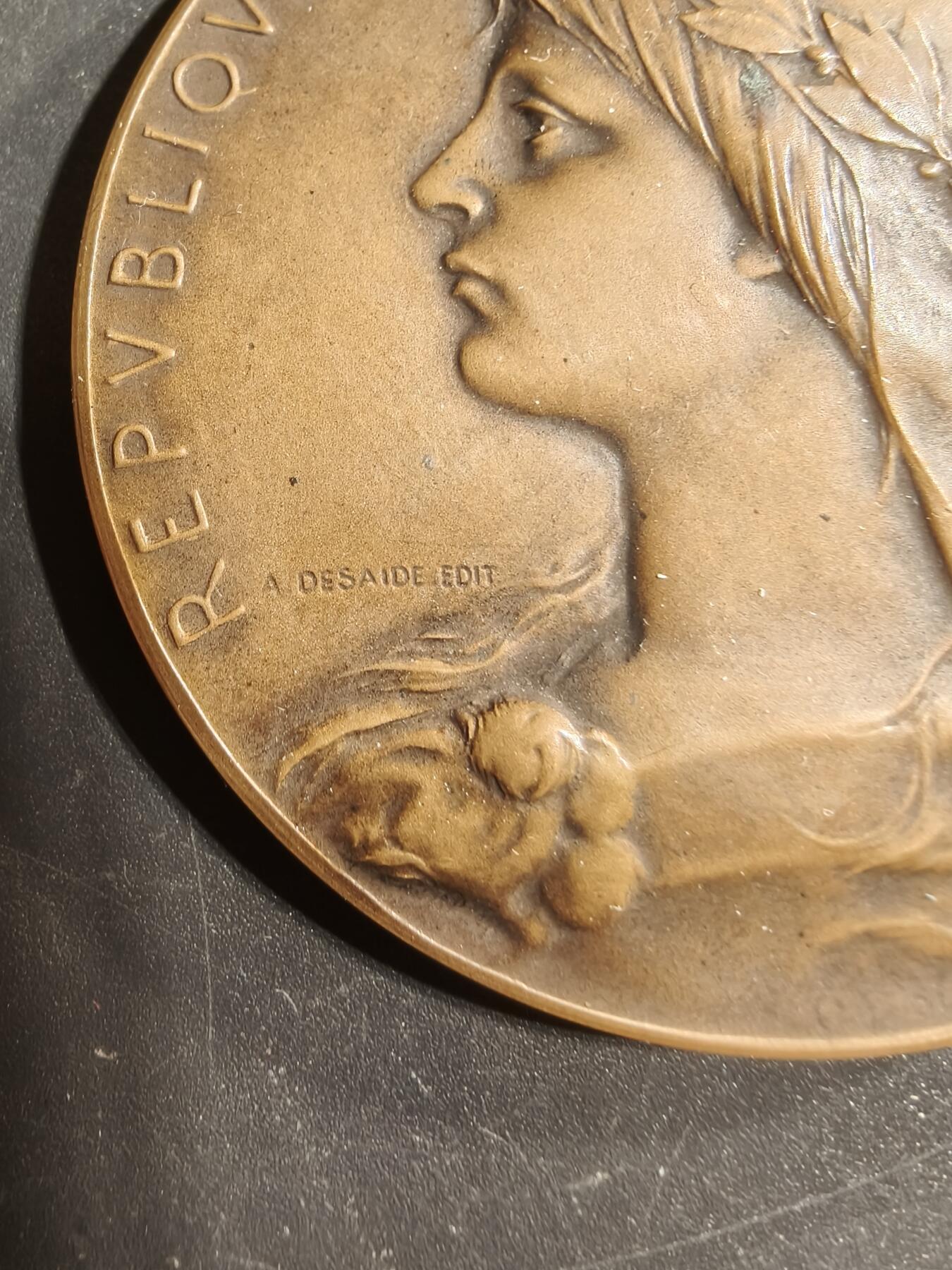 老王徽章第173期 法国塞纳省警察局大铜章    1923年颁发     自由帽玛丽安娜     直径59mm    重量81.2g