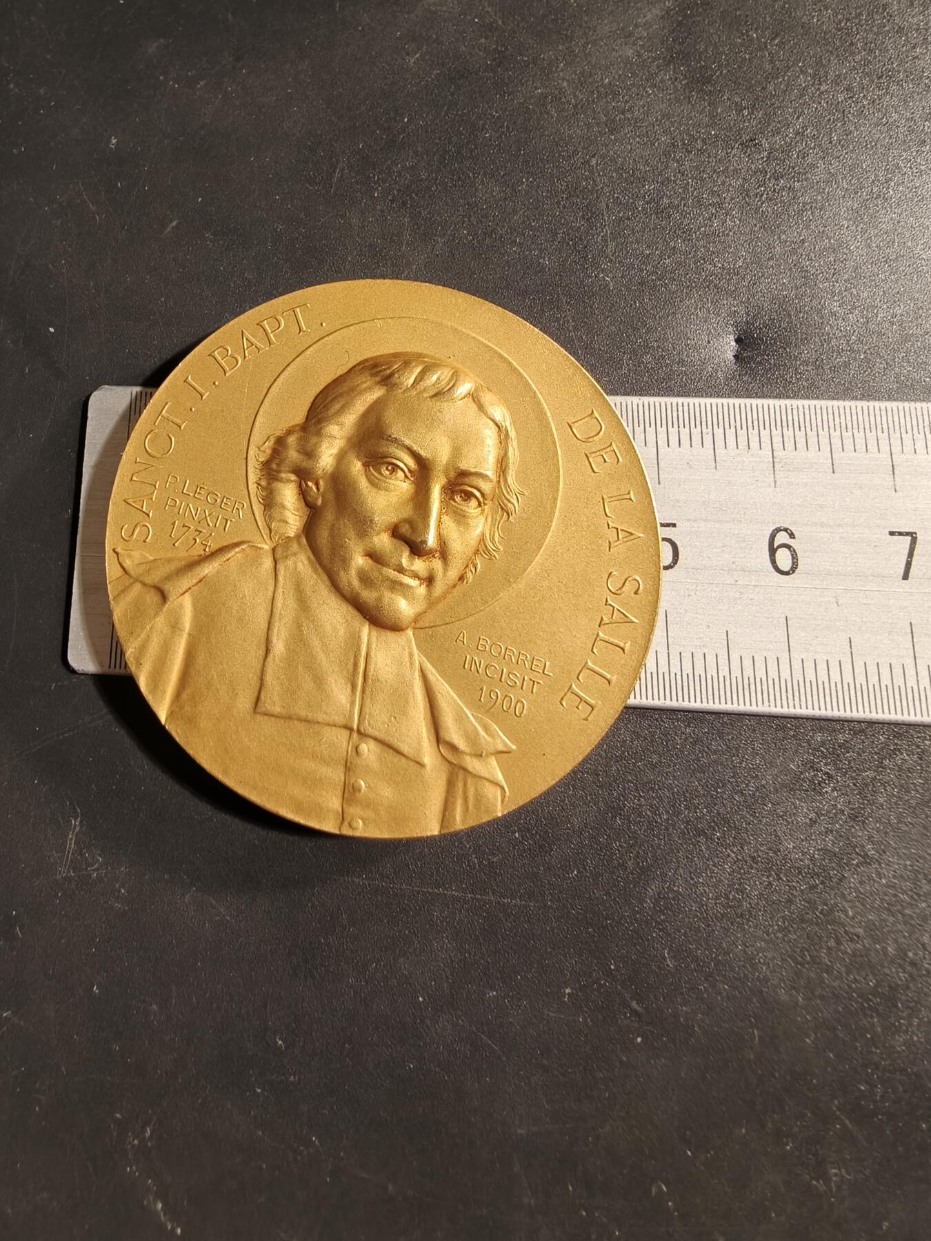 老王徽章第173期 法国天主教联谊协会镀金大铜章      直径50mm     重量61.3g