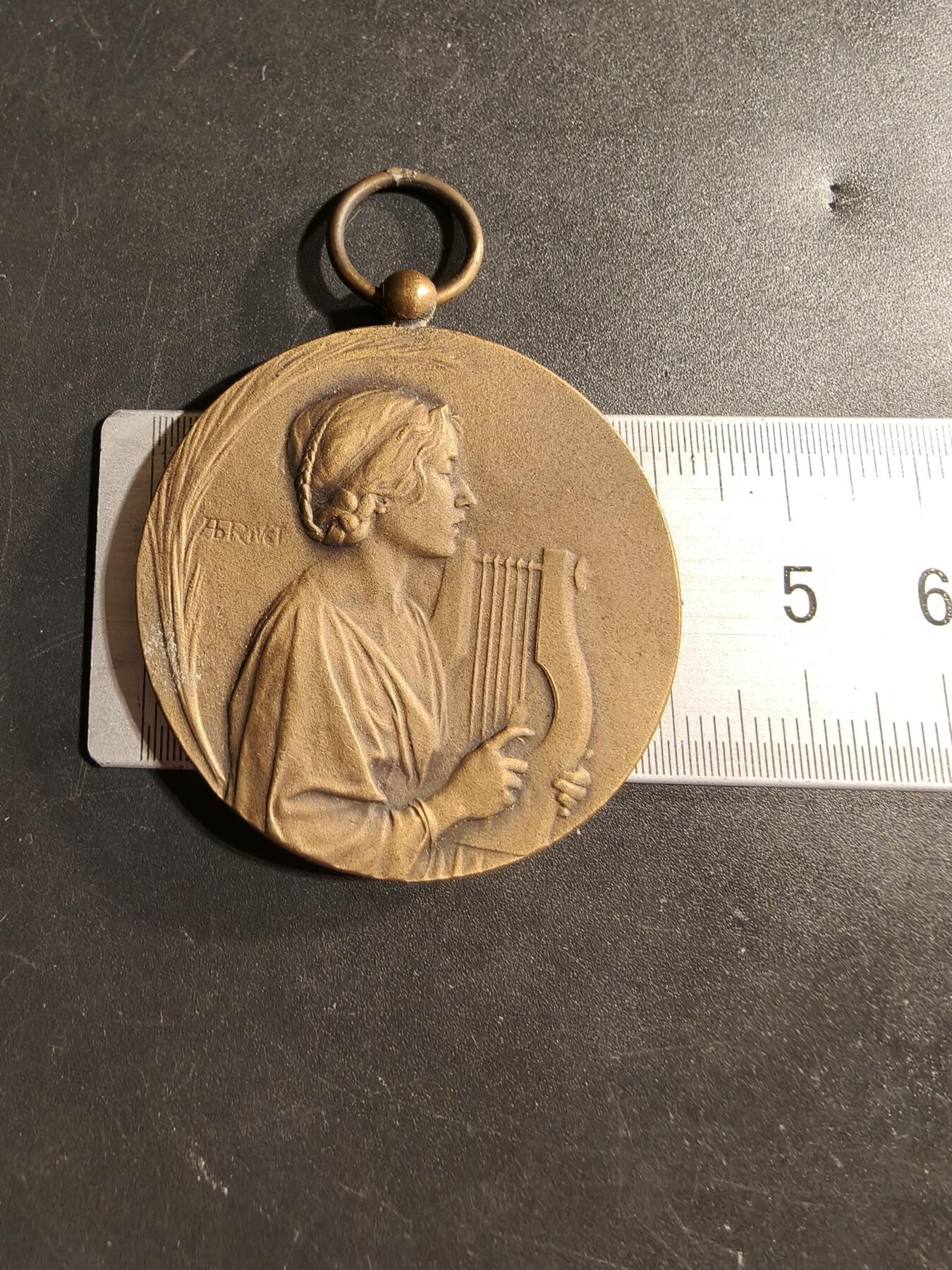 老王徽章第173期 法国音乐协会铜奖章     大师里维特作品     直径41mm    重量26.2g