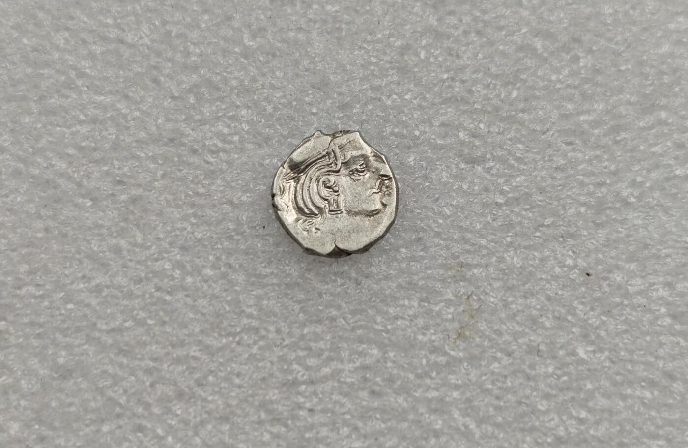 瓶子🏺第223期拍卖会  公元395年西萨特打制银币  西郡太守银币  正面国王背面山丘日月祭坛