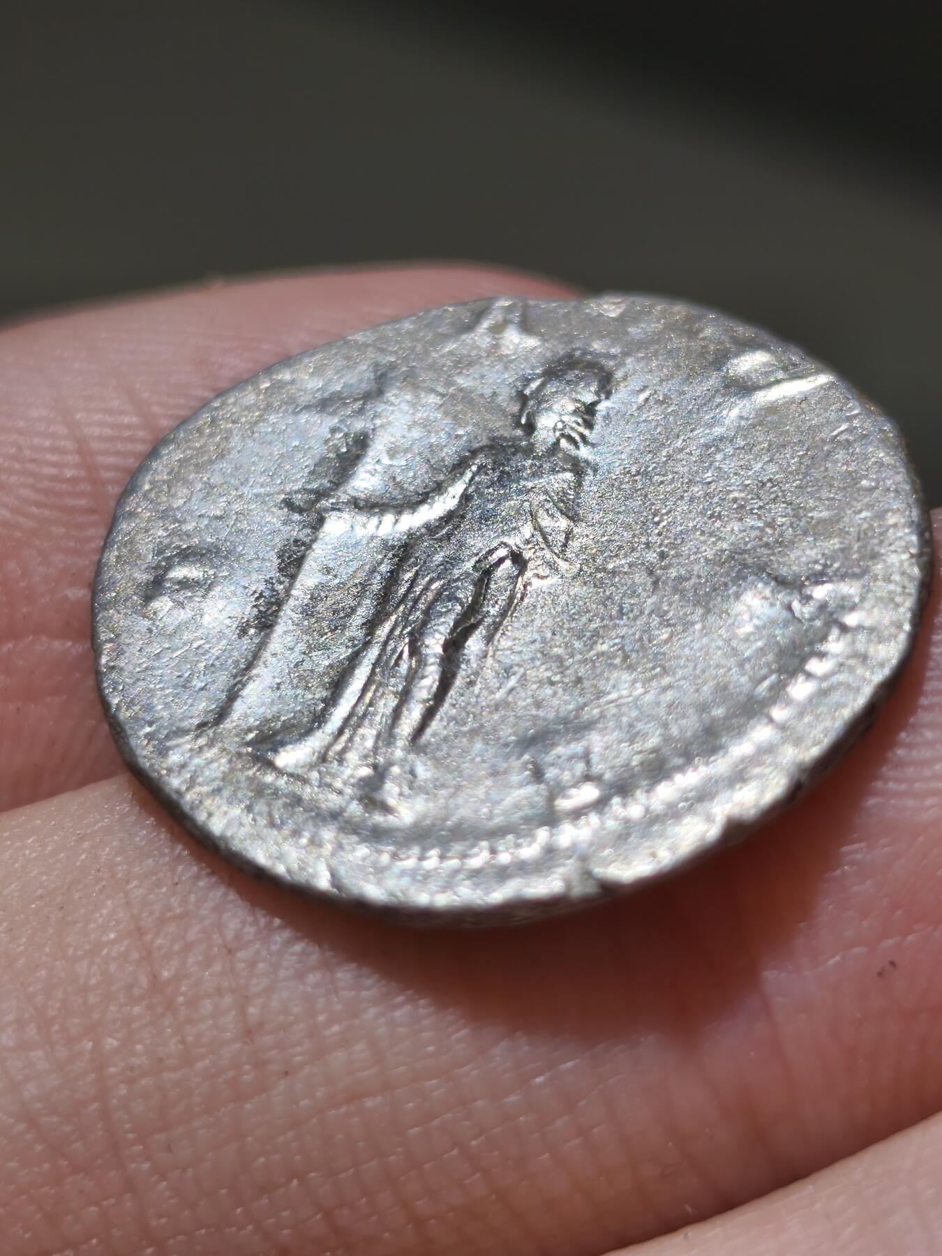 星盘世界钱币2026一月十日新年古典精品大拍 精彩纷呈 精品！罗马帝国 公元249-251年 图拉真·德西乌斯 双第纳尔银币，这一枚的底光非常漂亮，有类似镜面的效果，光度非常强烈