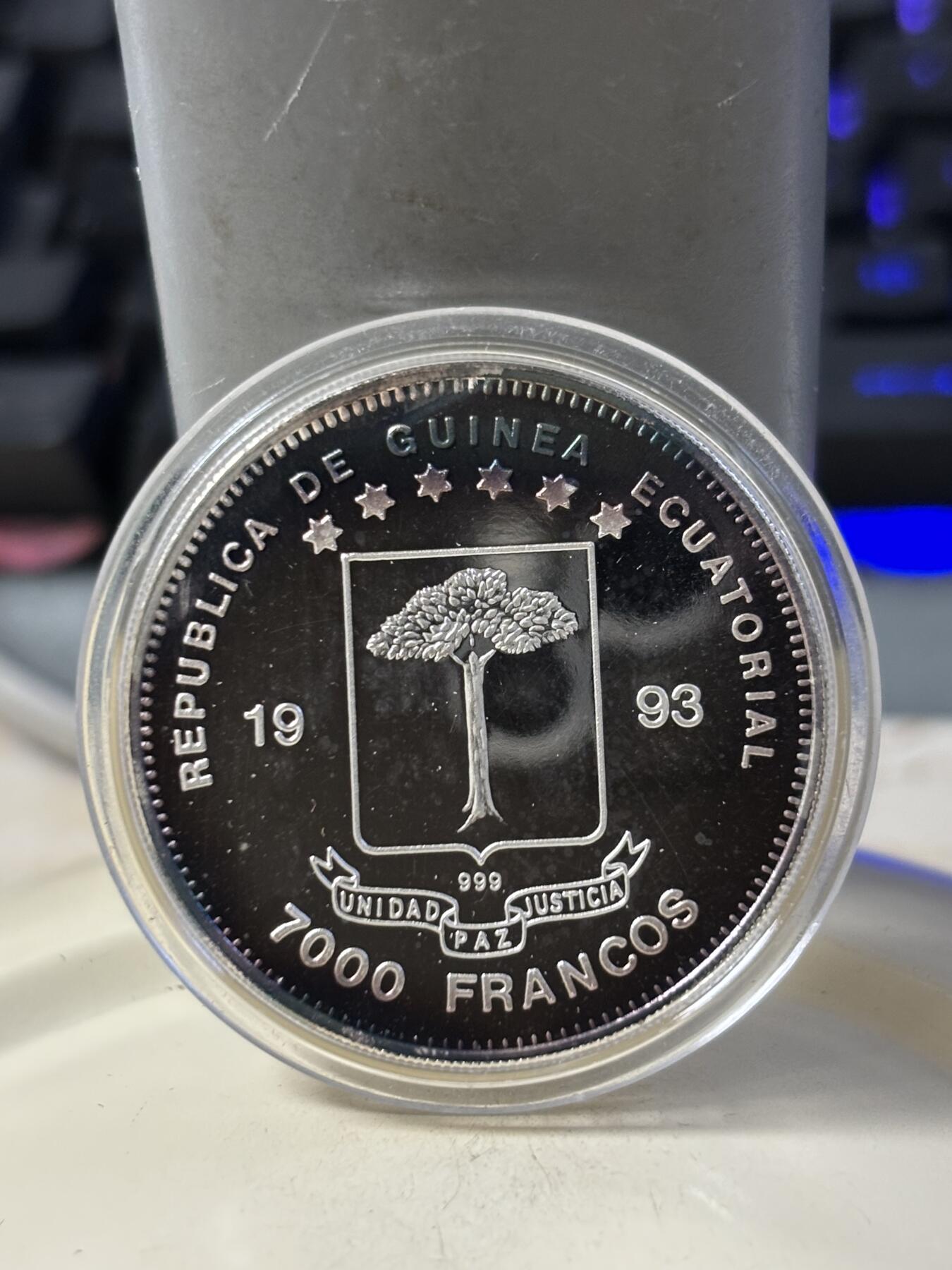 第186期拍卖 赤道几内亚1993年拯救地球恐龙彩色纪念银币，999银，20克，银价360，有氧化