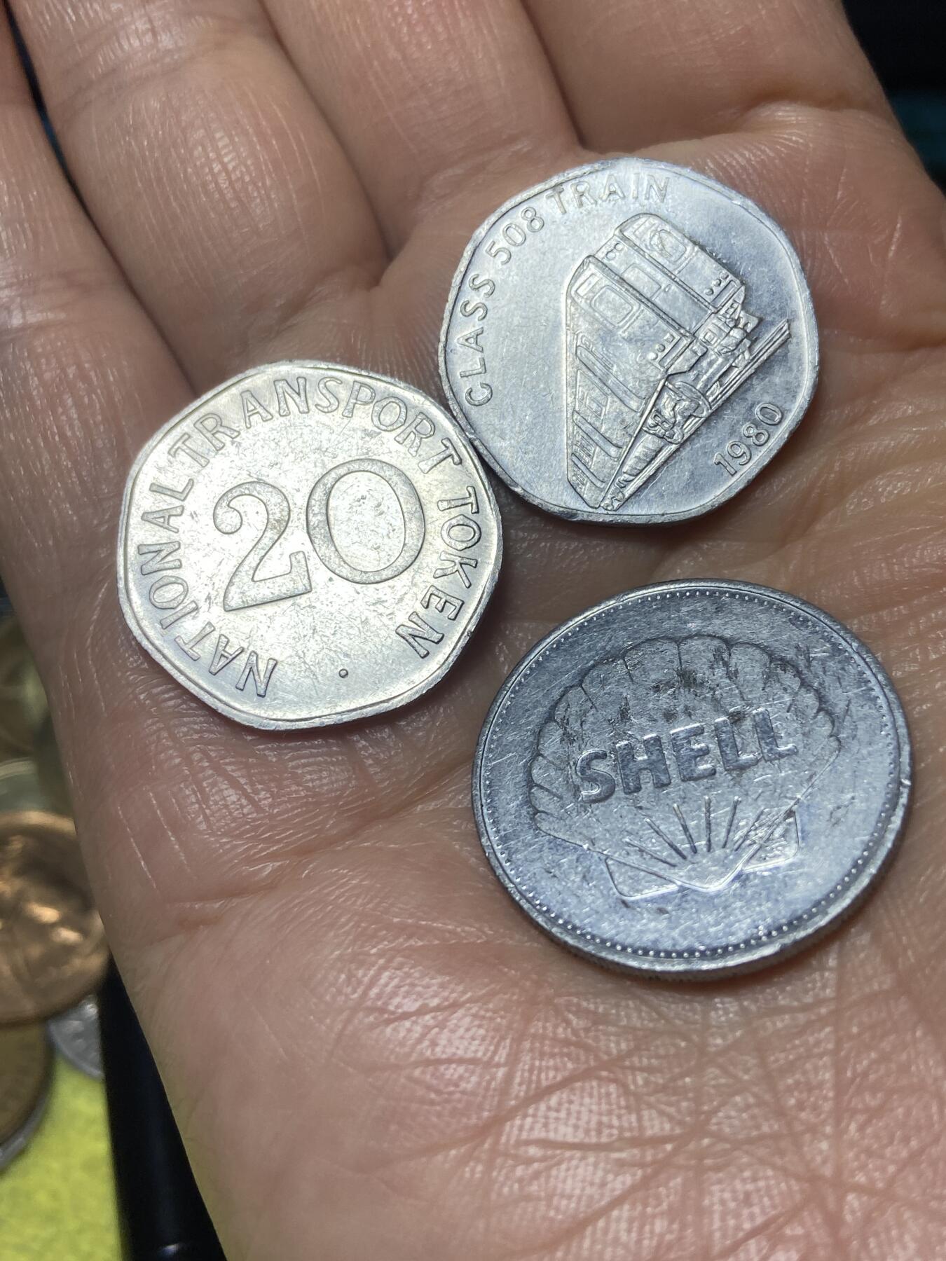 2026年第二场(总第一百七十一场）外国好品散币场(免佣金) 英国🇬🇧公交代币2枚，壳牌纪念章1枚